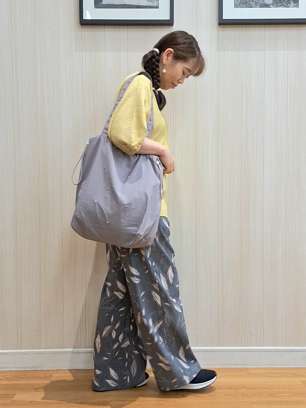 Saoさんの「SHOO･LA･RUE｜【インせず着られる/洗濯後しわになりにくい】しぼしぼドルマンブラウス」を使ったコーディネート