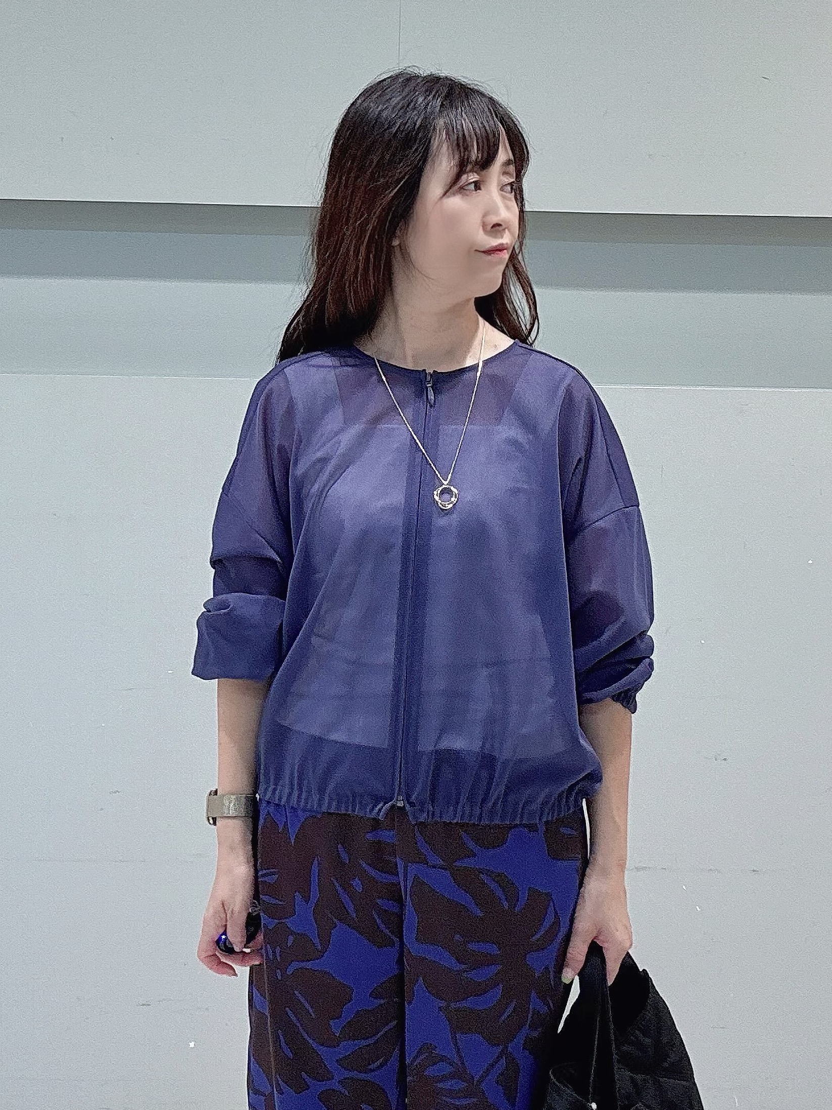 makiさんの「UNTITLED｜【秋羽織り/ジップ】トリコットシアーブラウス」を使ったコーディネート