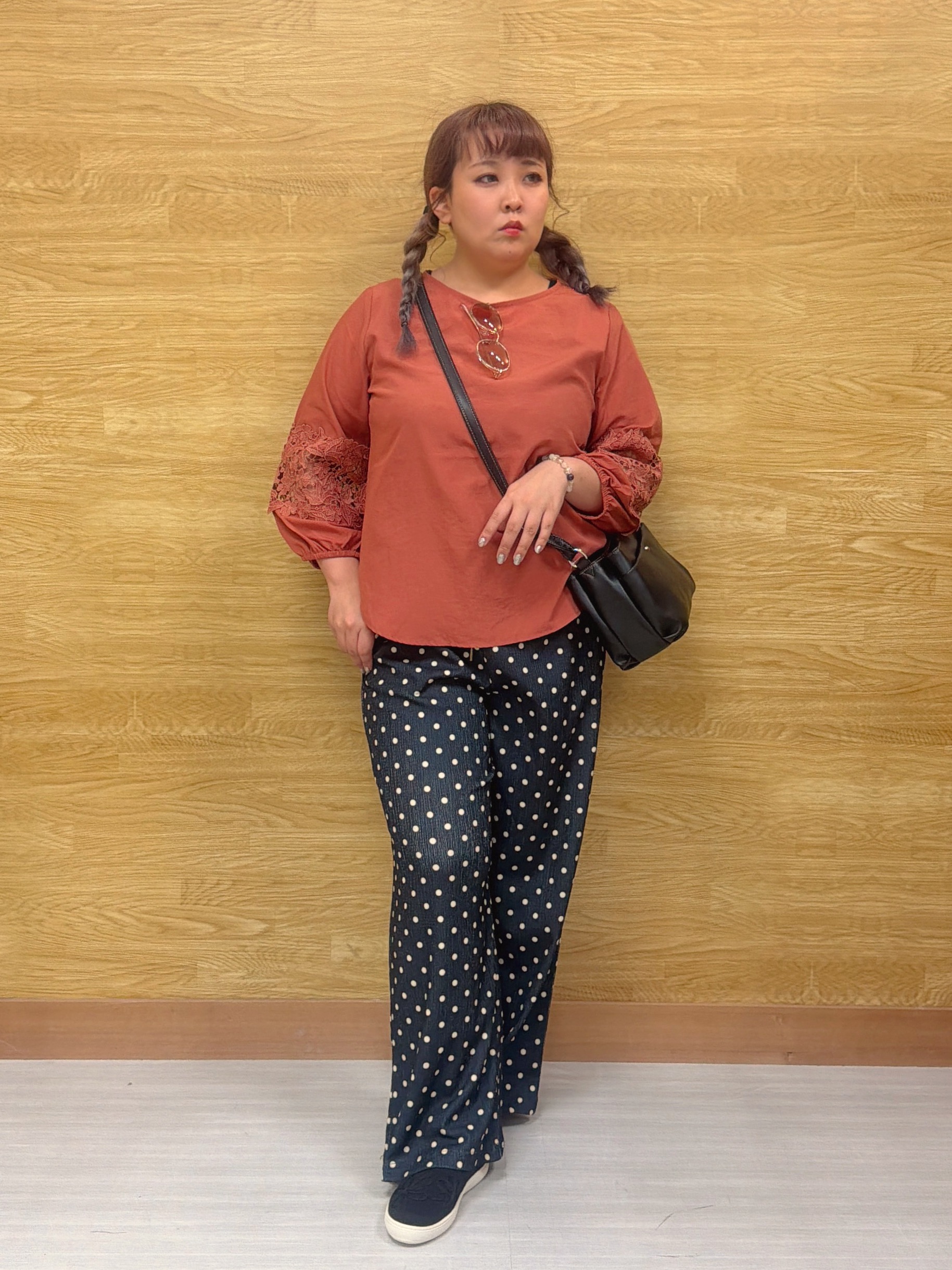 ぁむさんの「SHOO･LA･RUE｜【洗濯機可/S-LL/洗濯後しわになりにくい】刺繍レースで高見え インせず決まる主役ブラウス」を使ったコーディネート