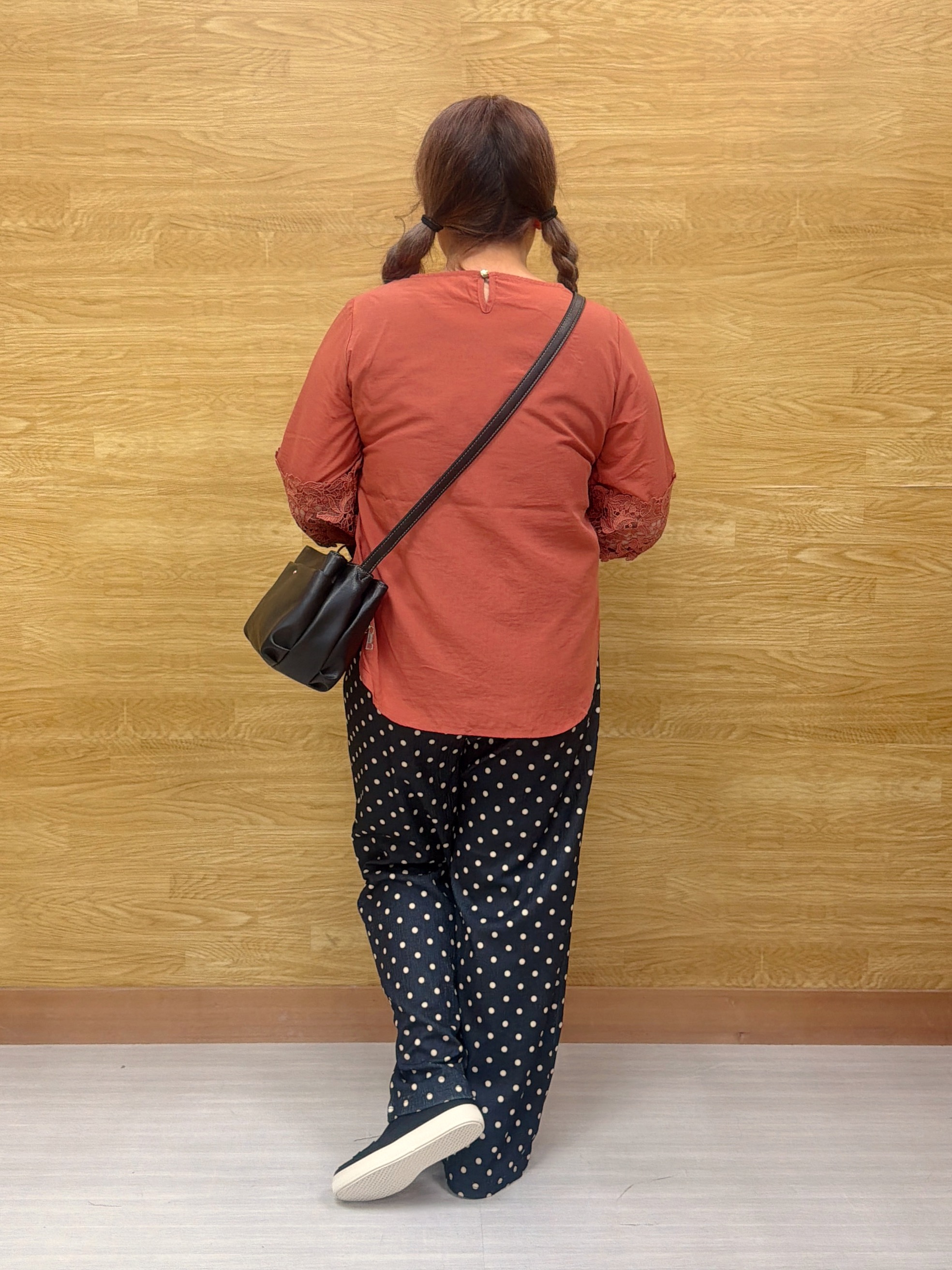 ぁむさんの「SHOO･LA･RUE｜【洗濯機可/S-LL/洗濯後しわになりにくい】刺繍レースで高見え インせず決まる主役ブラウス」を使ったコーディネート