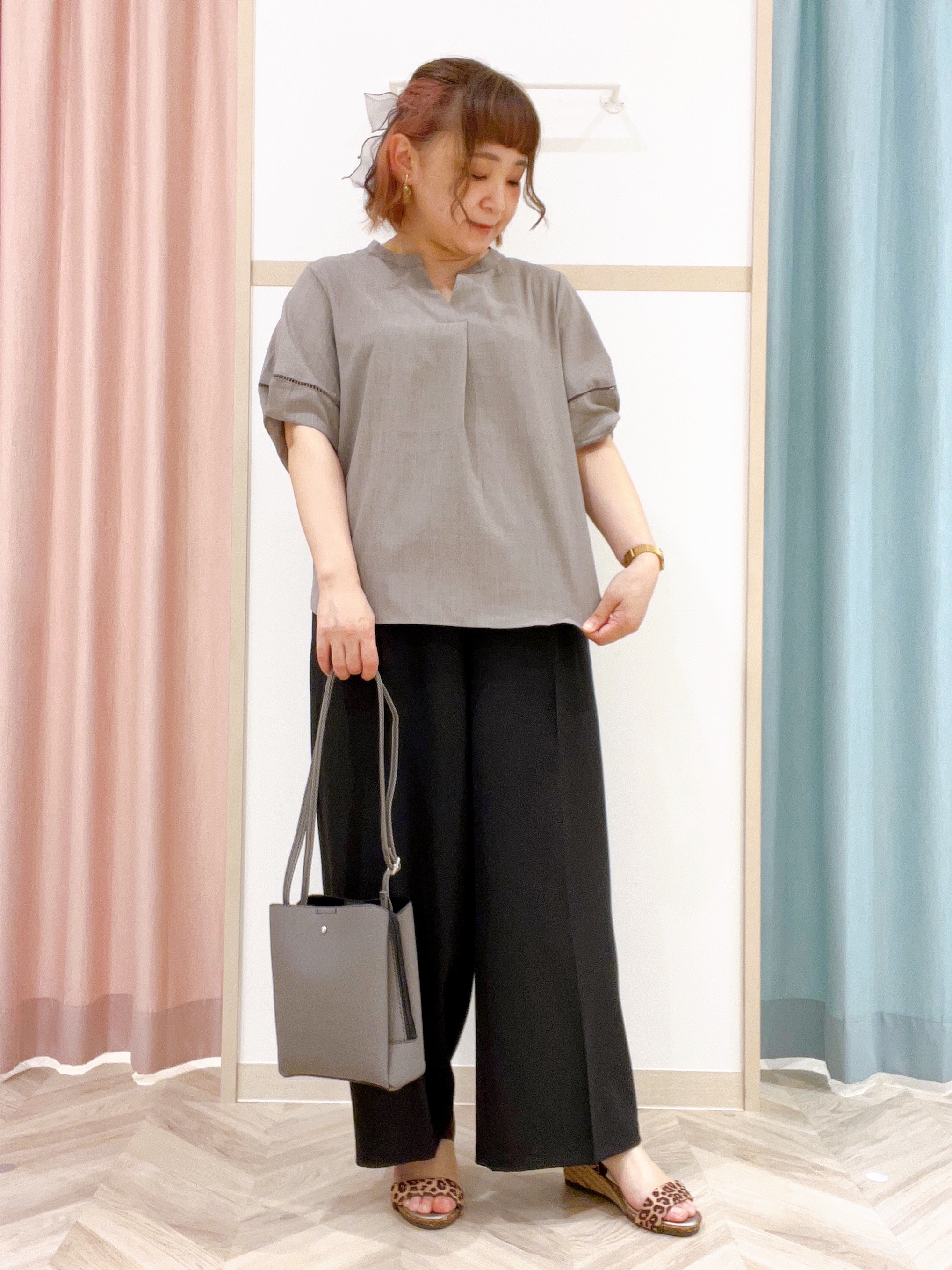 kitaさんの「SHOO･LA･RUE｜【洗濯後しわになりにくい/インせずきまる】シンプルだけど女性らしい 麻調スキッパーブラウス」を使ったコーディネート