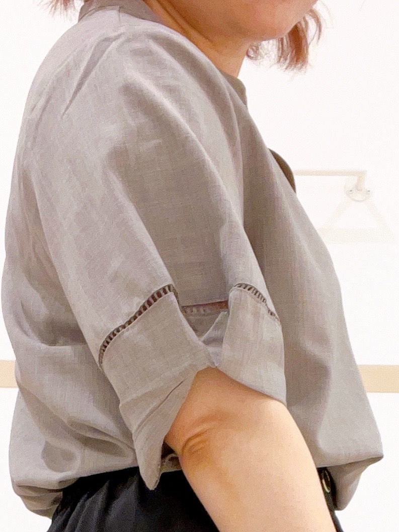 kitaさんの「SHOO･LA･RUE｜【洗濯後しわになりにくい/インせずきまる】シンプルだけど女性らしい 麻調スキッパーブラウス」を使ったコーディネート