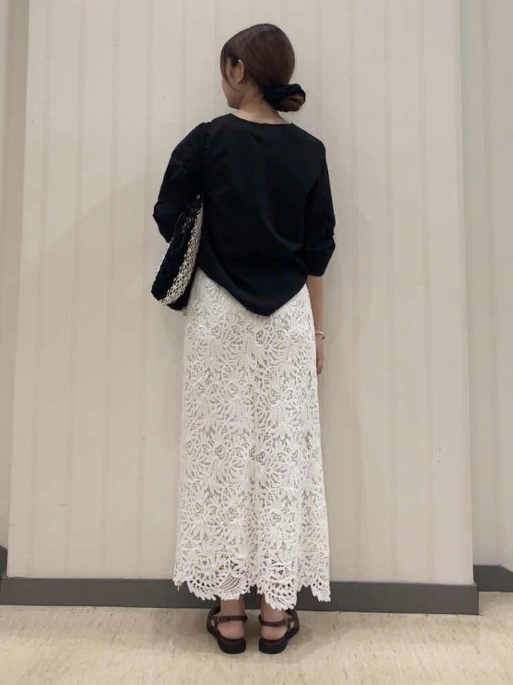 ちひさんの「INDIVI｜【洗える／UVケア】ねじり袖サッカートップス」を使ったコーディネート