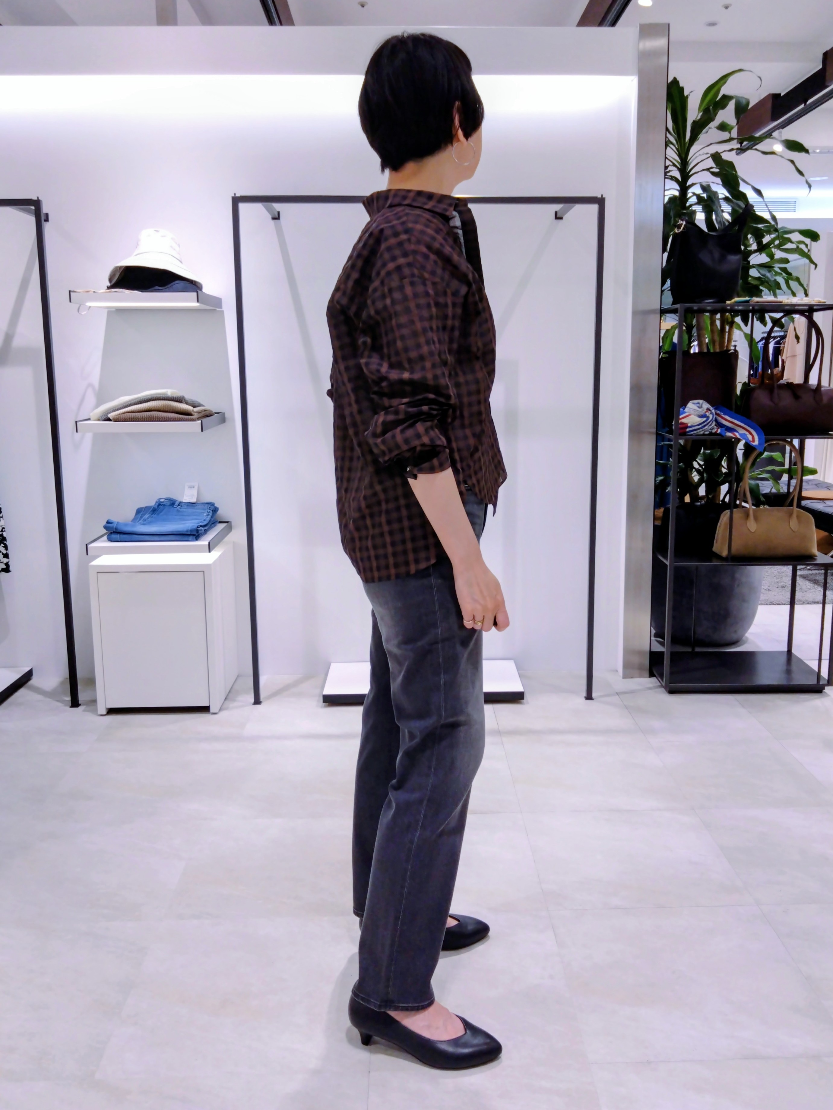まちこさんの「UNTITLED｜【秋映え/羽織り】シアーチェックシャツブラウス」を使ったコーディネート