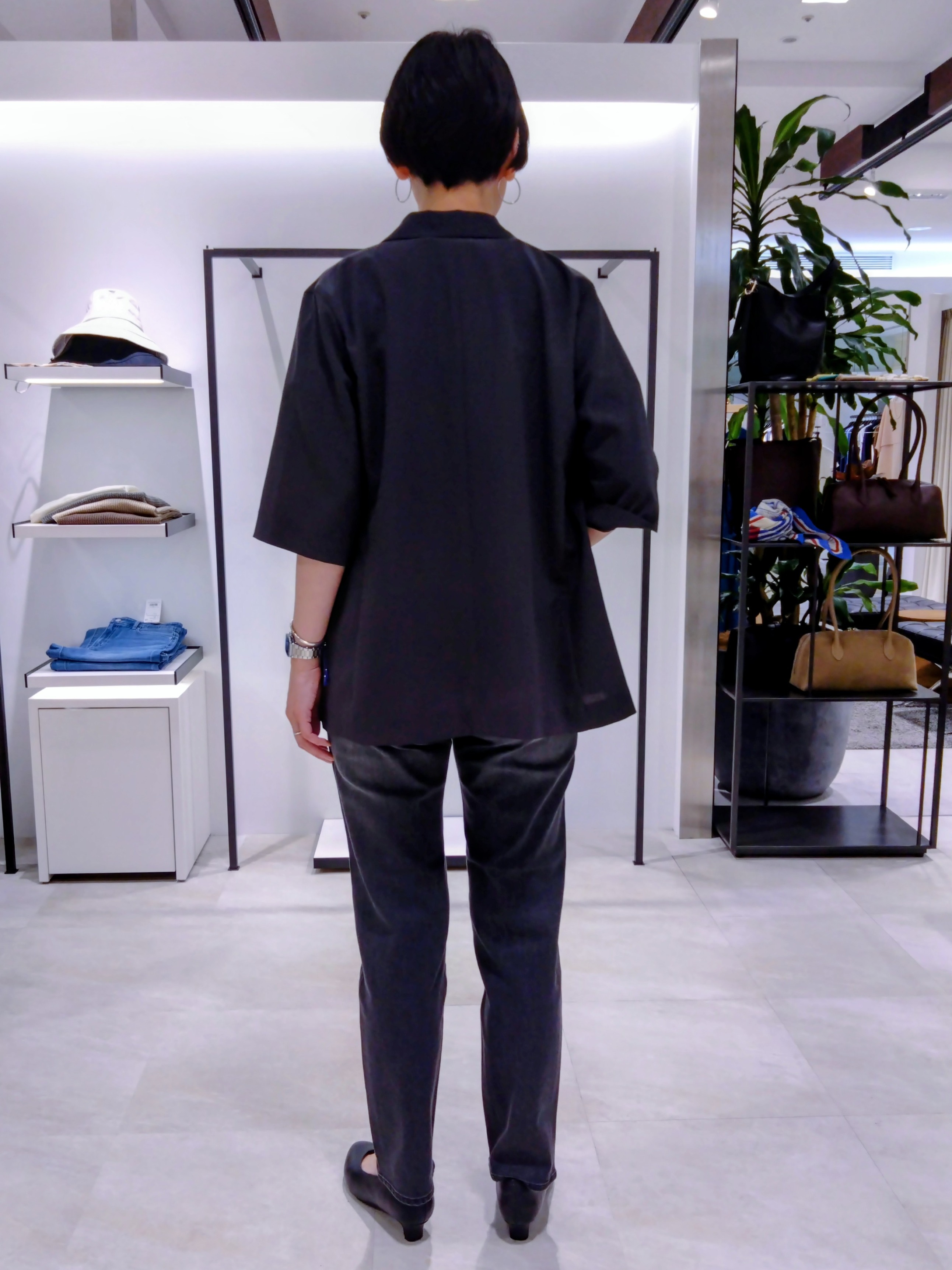 まちこさんの「UNTITLED｜【秋の通勤羽織/セットアップ可/UVカット】エアリークール半袖ジャケット」を使ったコーディネート