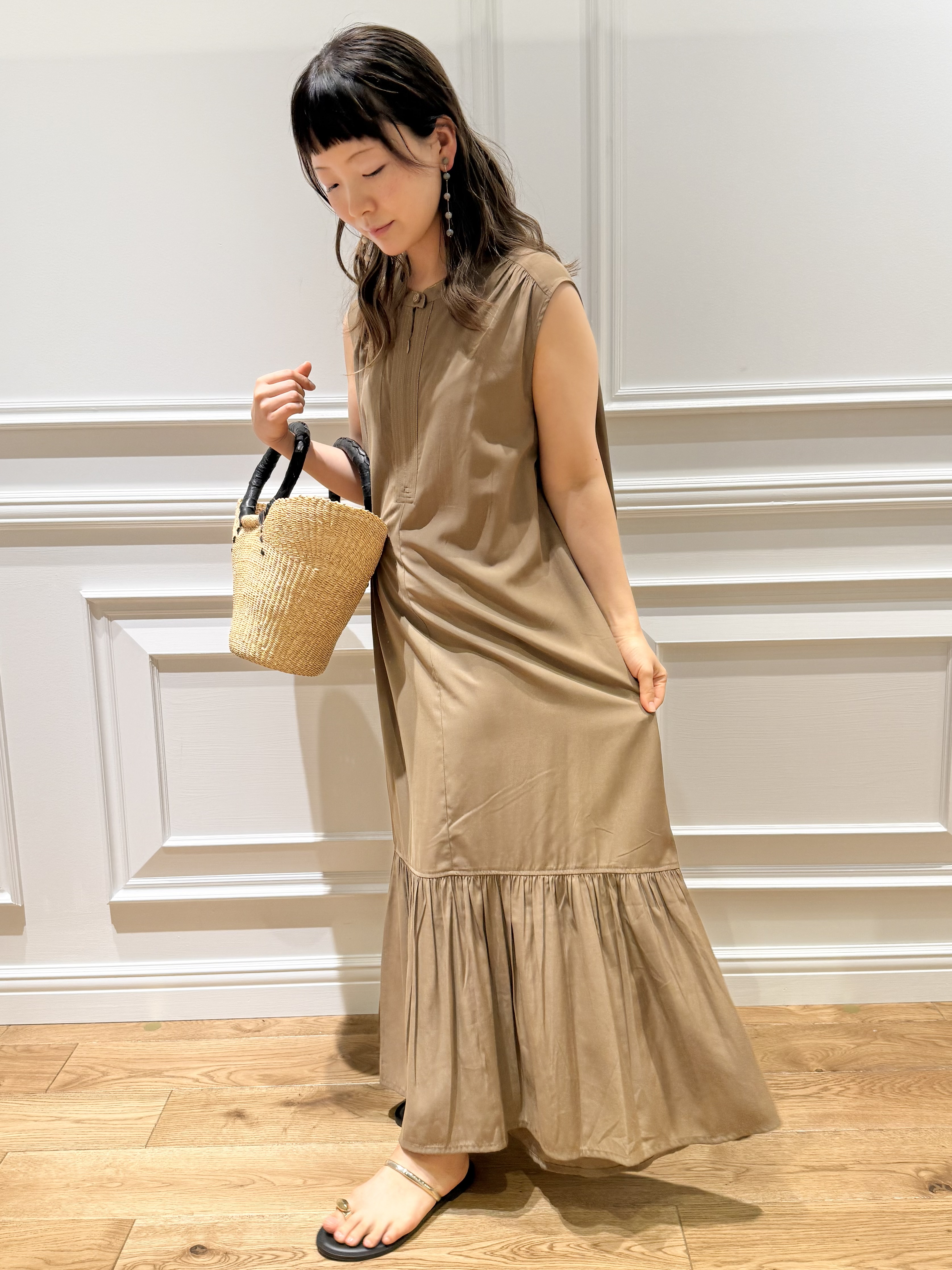 Sahoさんの「DRESSTERIOR｜NICOLAS LAINAS（ニコラスライナス）ソフトソールトングサンダル」を使ったコーディネート
