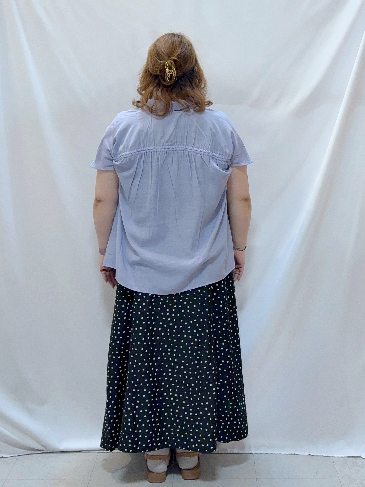 kotoさんさんの「SHOO･LA･RUE｜【UV/洗濯機可】ほんのりシアーで上品な バックギャザーブラウス」を使ったコーディネート