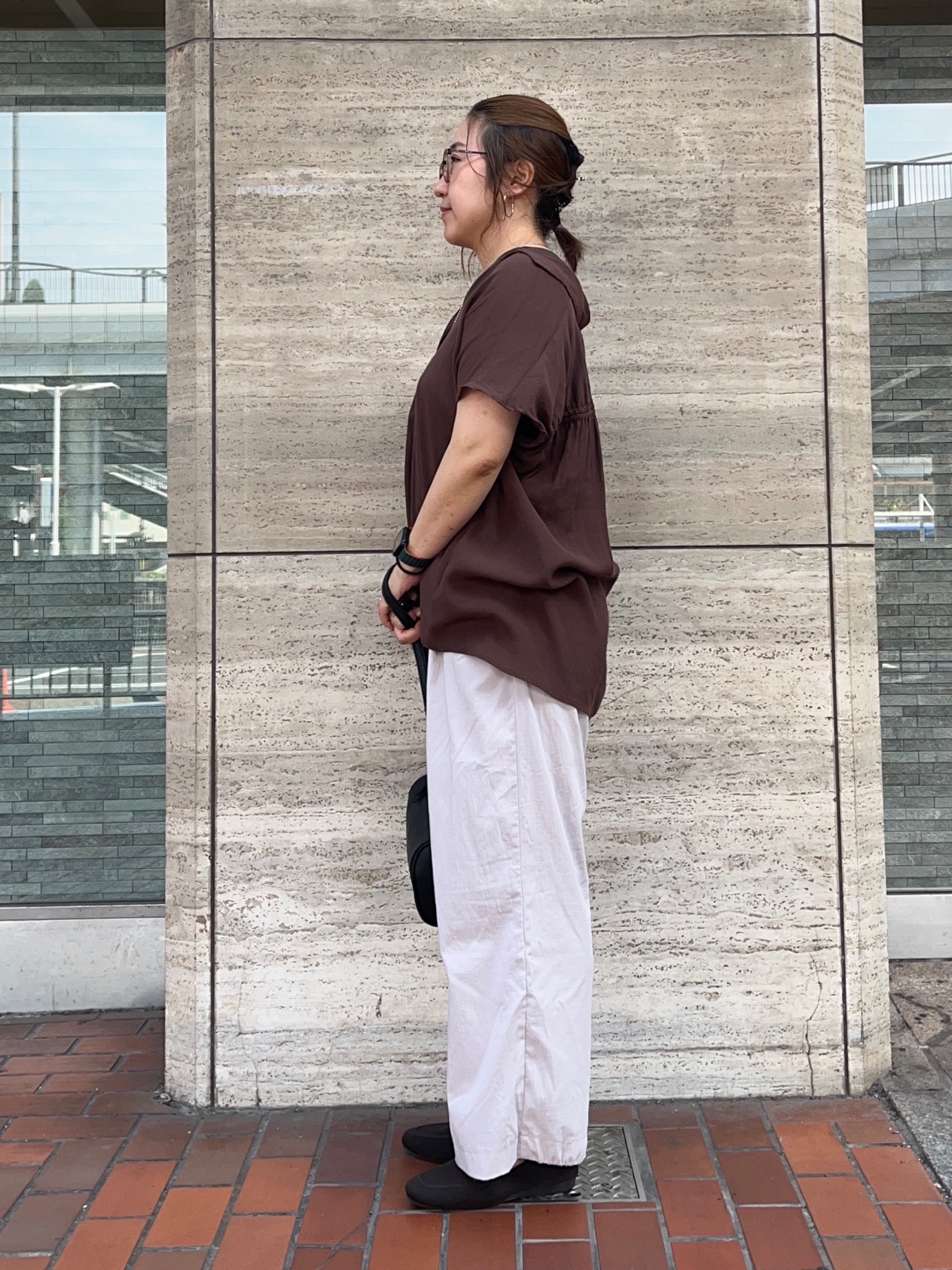 harusakuさんの「SHOO･LA･RUE｜【UV/洗濯機可】ほんのりシアーで上品な バックギャザーブラウス」を使ったコーディネート