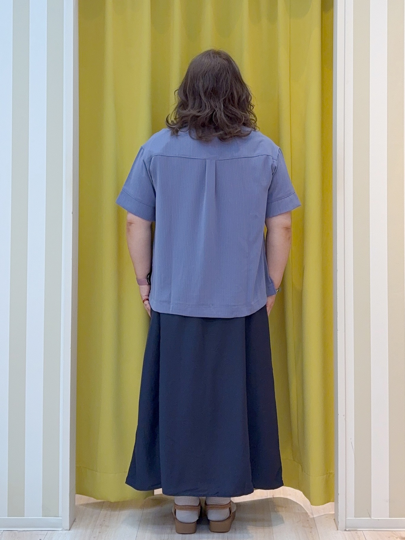 kotoさんさんの「SHOO･LA･RUE｜【通気性〇/UV/S-LL】洗濯後しわになりにくい とろみストライプシャツ」を使ったコーディネート