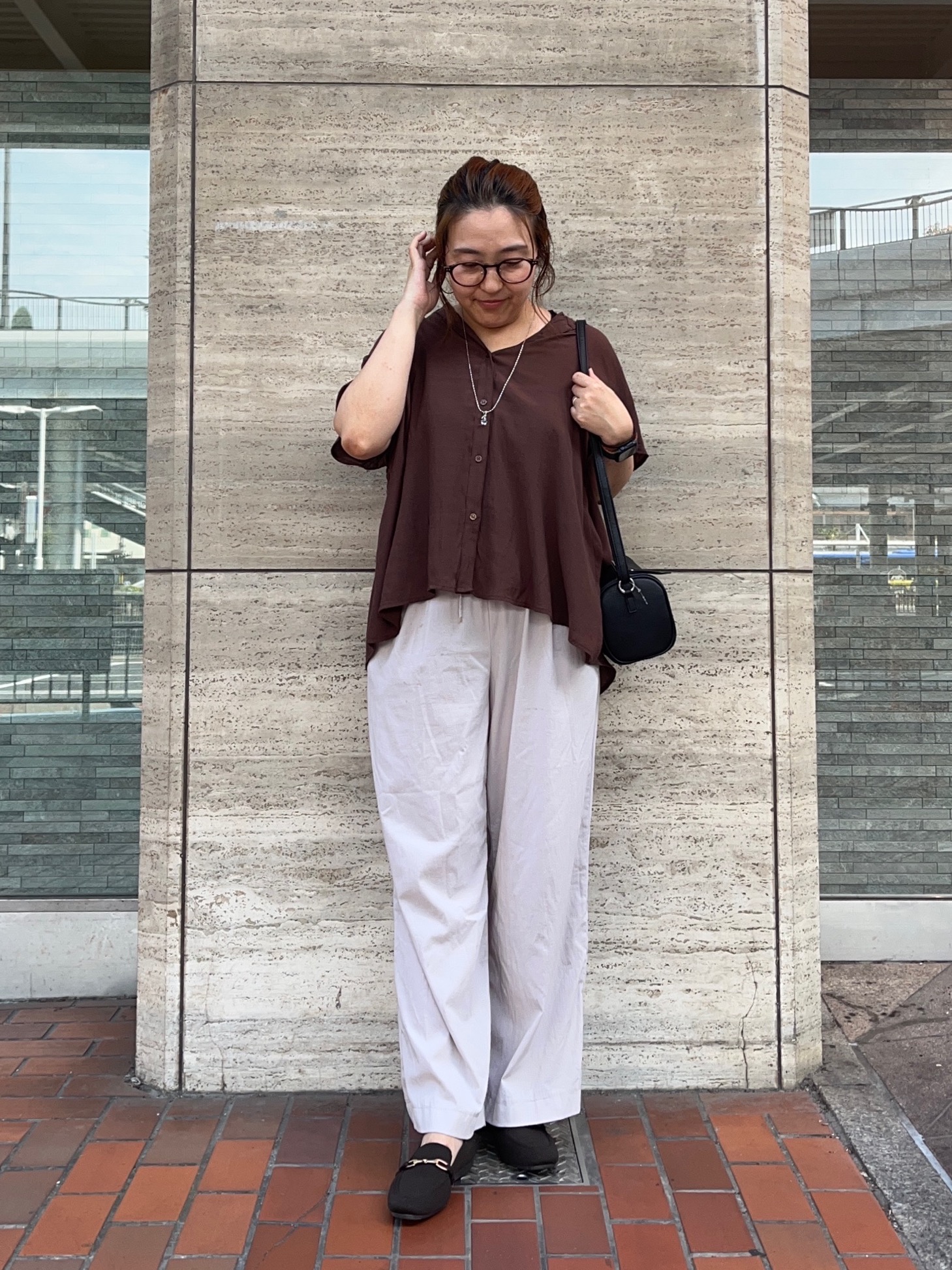 harusakuさんの「SHOO･LA･RUE｜【UV/洗濯機可】ほんのりシアーで上品な バックギャザーブラウス」を使ったコーディネート