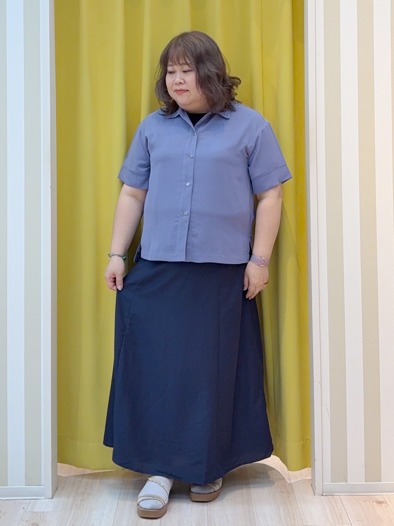 kotoさんさんの「SHOO･LA･RUE｜【通気性〇/UV/S-LL】洗濯後しわになりにくい とろみストライプシャツ」を使ったコーディネート