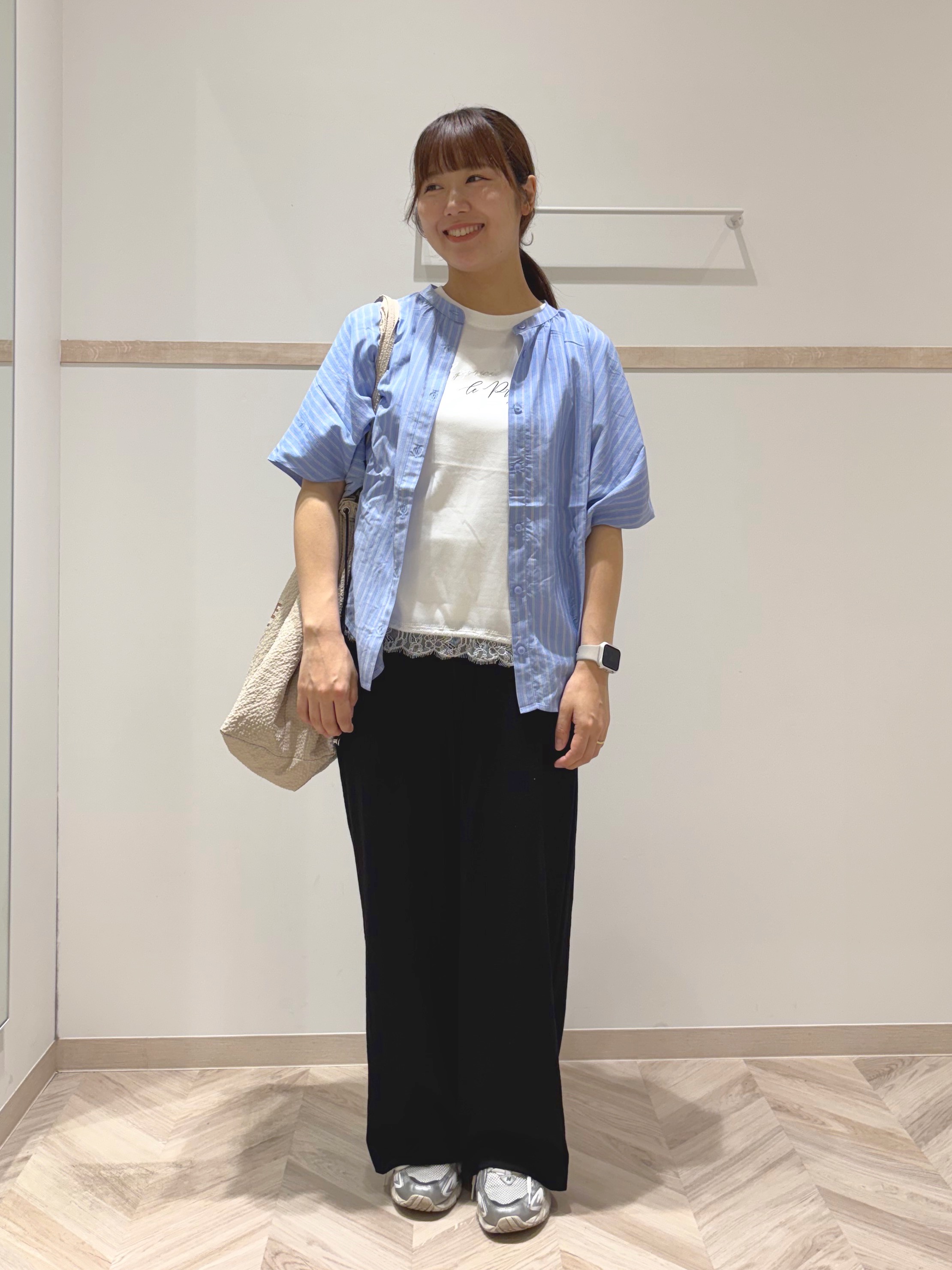donpiさんの「SHOO･LA･RUE｜【洗濯機可/体型カバー】二の腕隠れる ゆるっとドルマンバンドカラーシャツ」を使ったコーディネート