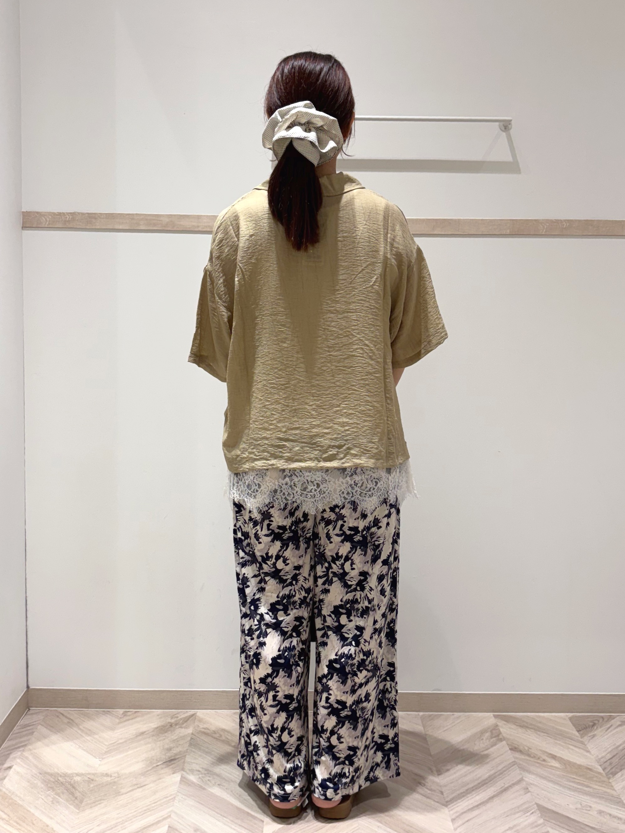 donpiさんの「SHOO･LA･RUE｜【S-LL/洗濯機可】抜け感たっぷり 程よい透け感のポケット付きシャツ」を使ったコーディネート