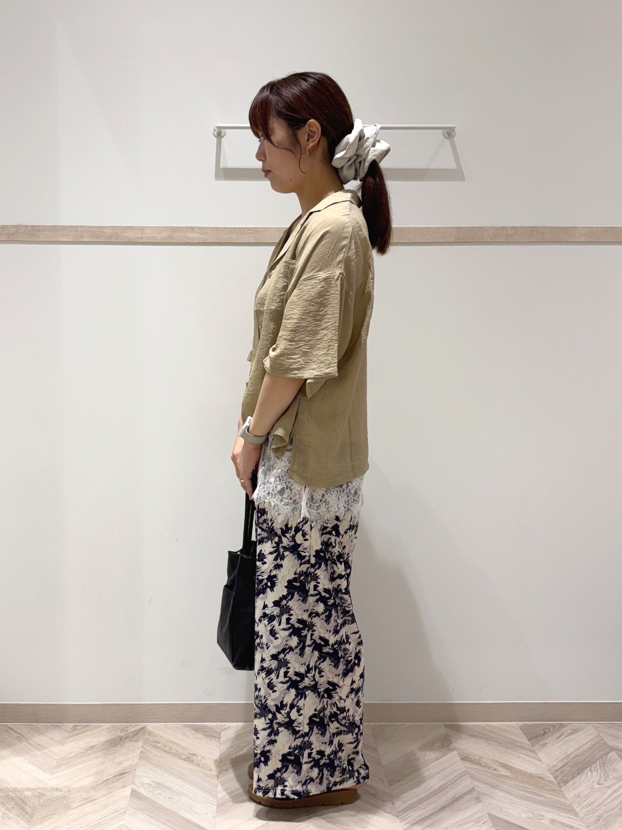 donpiさんの「SHOO･LA･RUE｜【S-LL/洗濯機可】抜け感たっぷり 程よい透け感のポケット付きシャツ」を使ったコーディネート