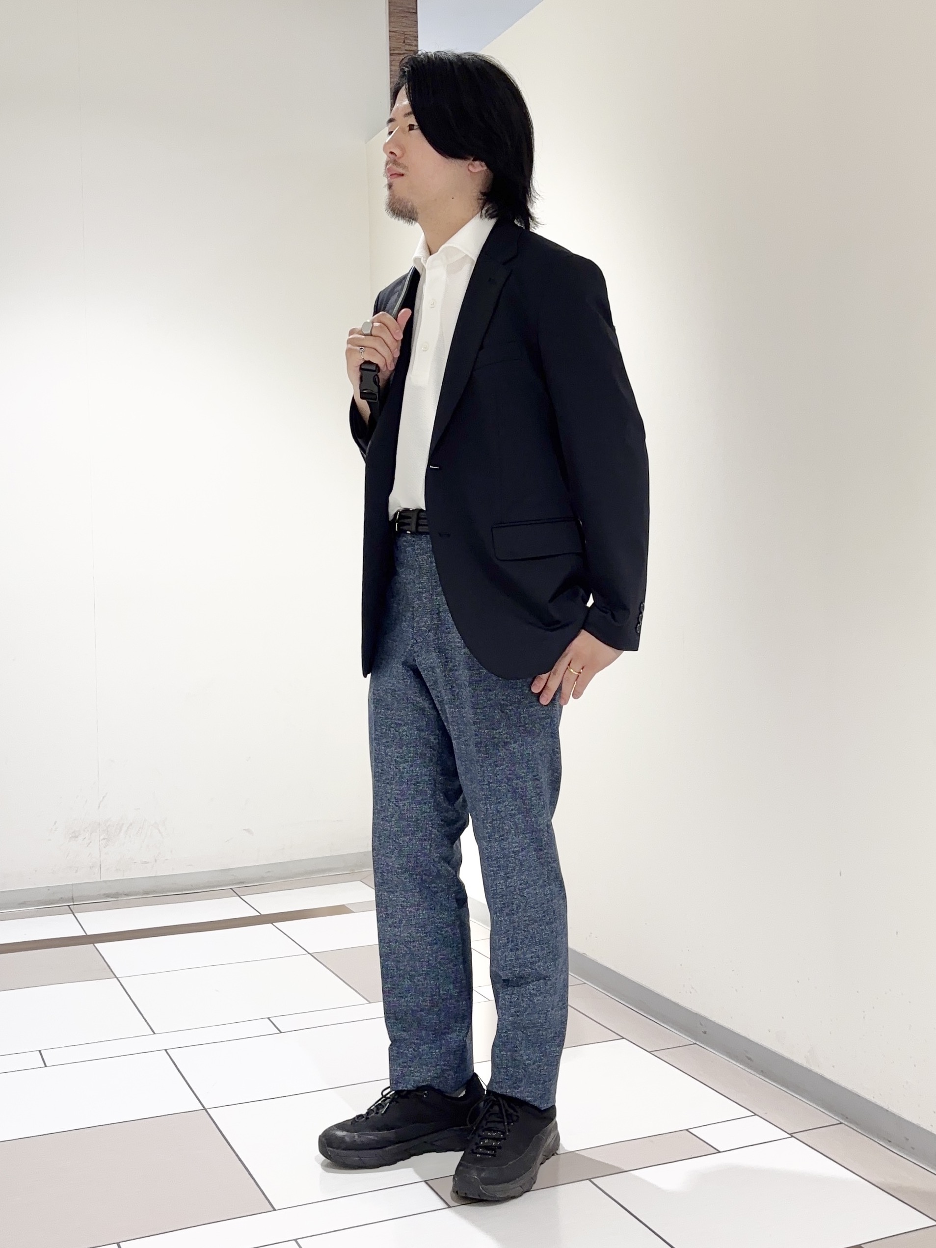 及川さんの「TAKEO KIKUCHI｜【360&deg;ストレッチ／軽量】None Of Stress ライト ジャケット（セットアップ対応）」を使ったコーディネート