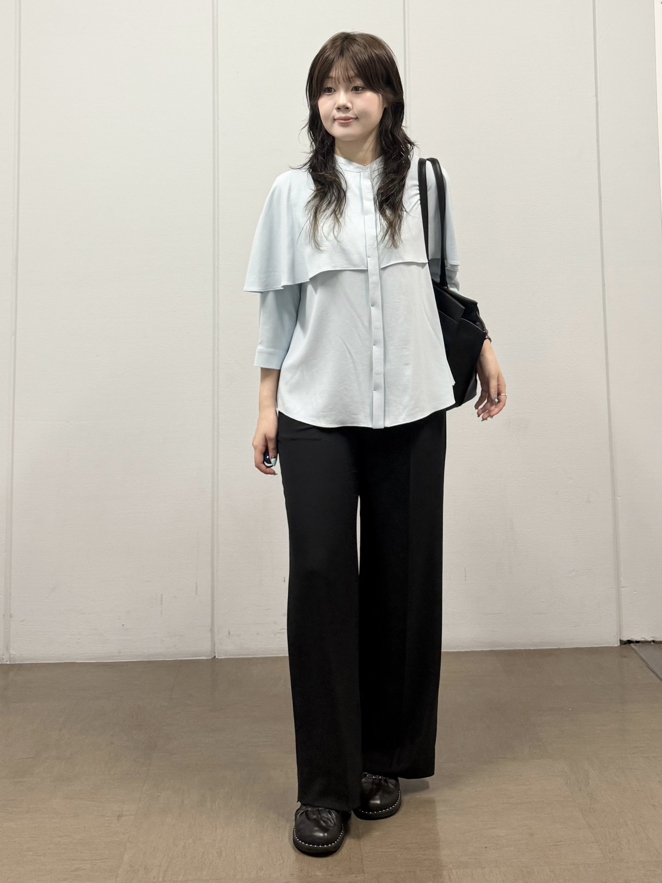 mizukiさんの「INDIVI｜【羽織りにも！/UVケア/着る日傘】ケープ風ブラウス」を使ったコーディネート