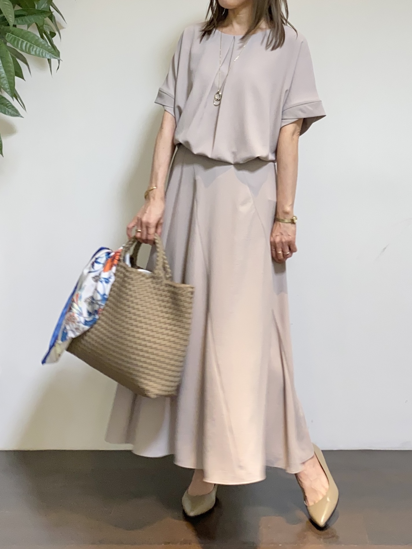 tomoさんの「UNTITLED｜【セットアップ可/UVカット/前後2WAY】リラクシーフレンチスリーブブラウス」を使ったコーディネート
