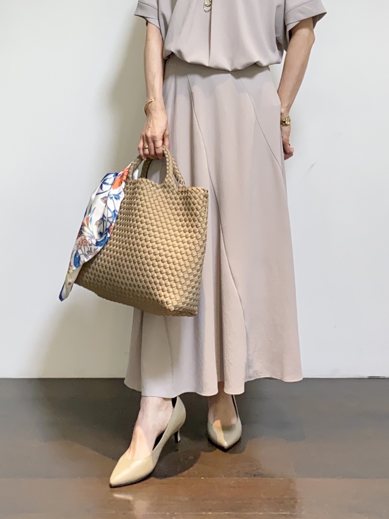 tomoさんの「UNTITLED｜【セットアップ可/UVカット/前後2WAY】リラクシーフレンチスリーブブラウス」を使ったコーディネート