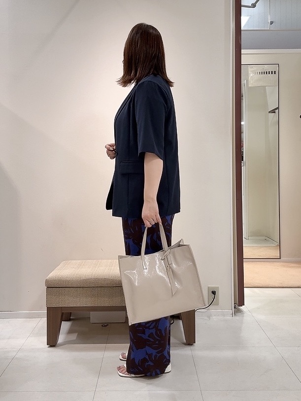 YUIさんの「UNTITLED｜【秋の通勤羽織/セットアップ可/UVカット】エアリークール半袖ジャケット」を使ったコーディネート