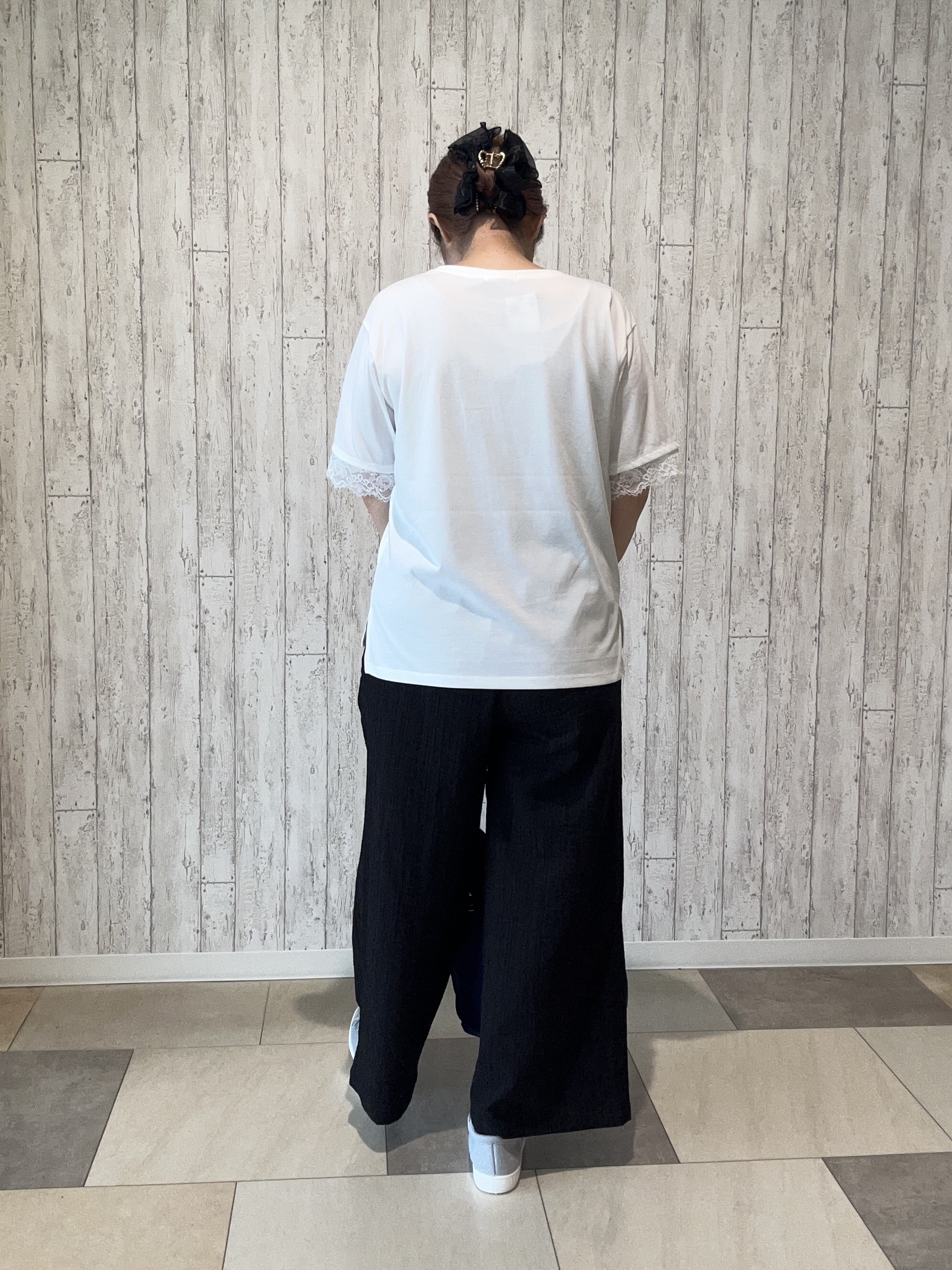 yokoさんの「SHOO･LA･RUE｜【UV/S-LL/洗濯機可】柄アソート お袖レースが旬顔 上品に決まる大人Tシャツ」を使ったコーディネート