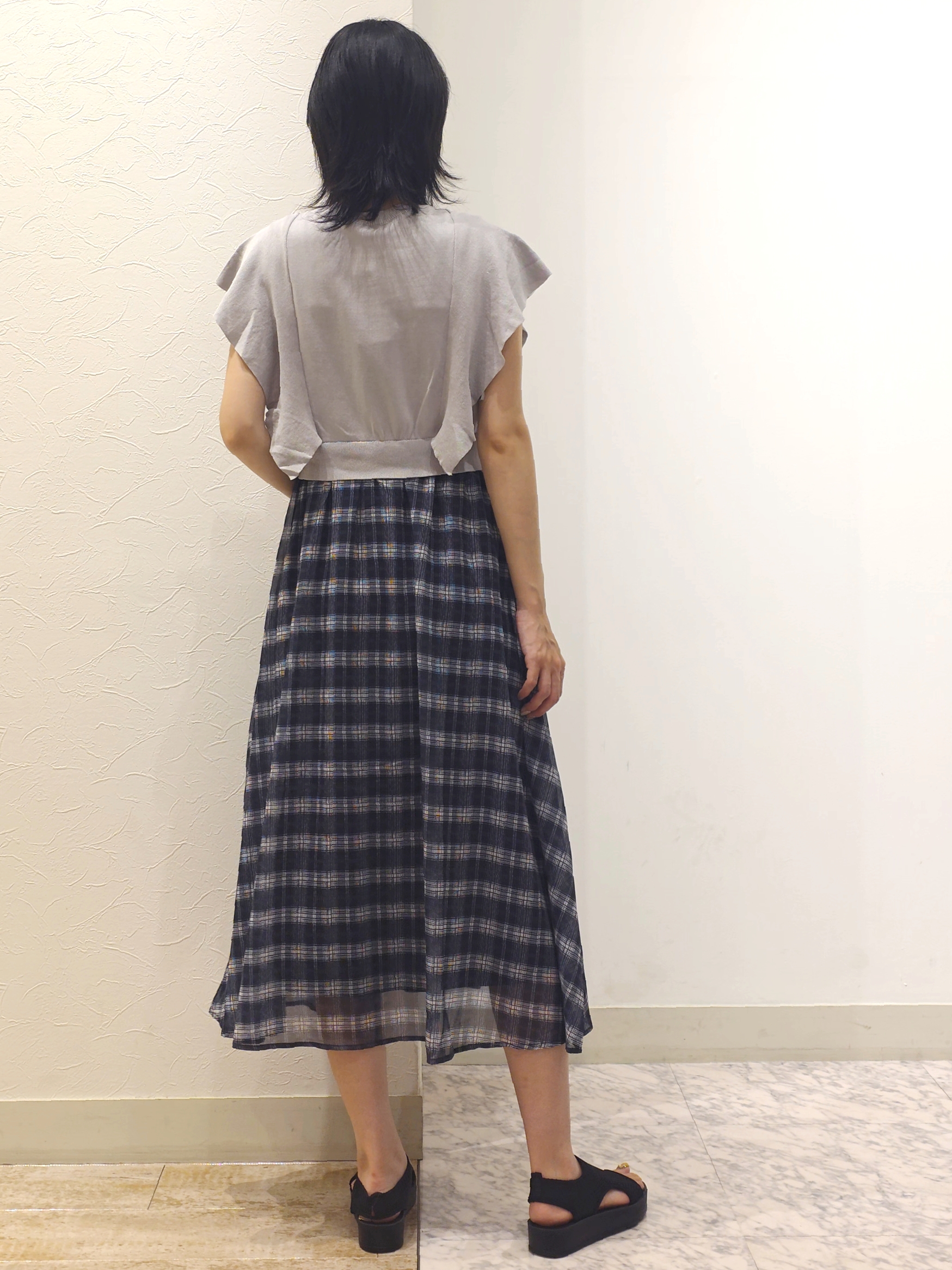 ケイさんの「grove｜【低身長さんも選べる着丈・洗濯機◎】1枚で華やか 肩フリルニットドッキングワンピース」を使ったコーディネート