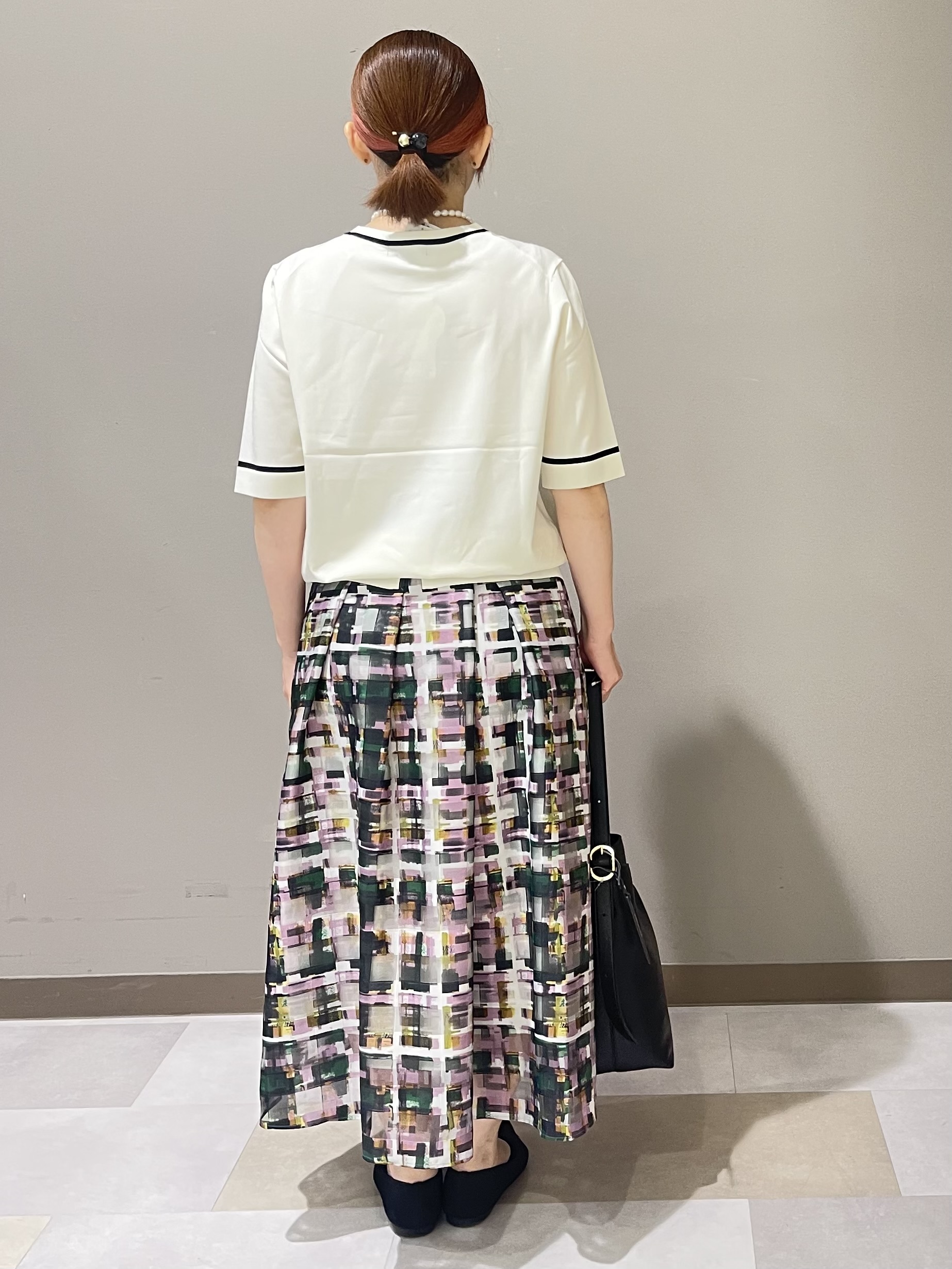 Tomoさんの「UNTITLED｜【アンサンブル可/きれいめ/通勤】コンパクト5分袖ニット」を使ったコーディネート