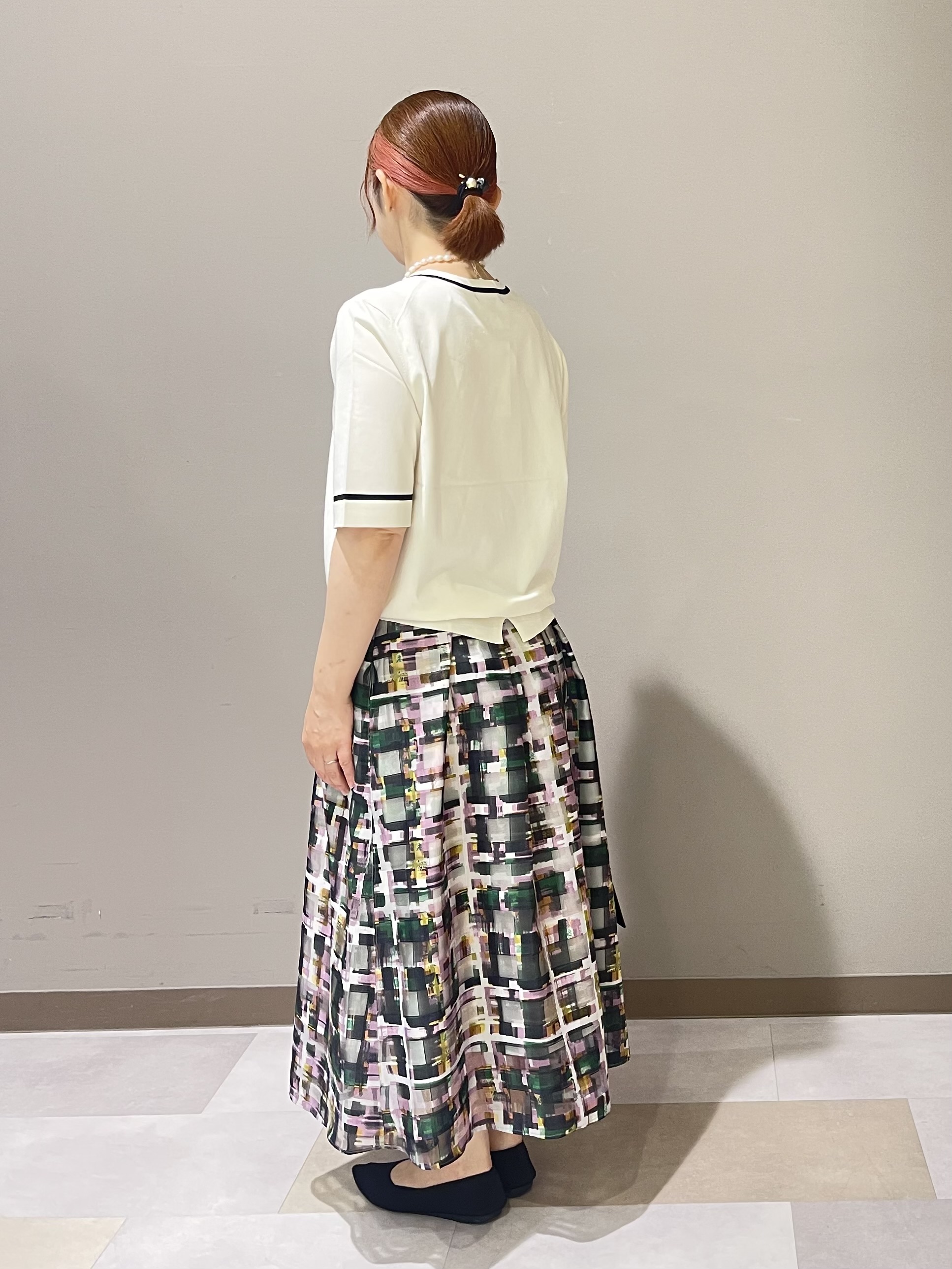 Tomoさんの「UNTITLED｜【アンサンブル可/きれいめ/通勤】コンパクト5分袖ニット」を使ったコーディネート