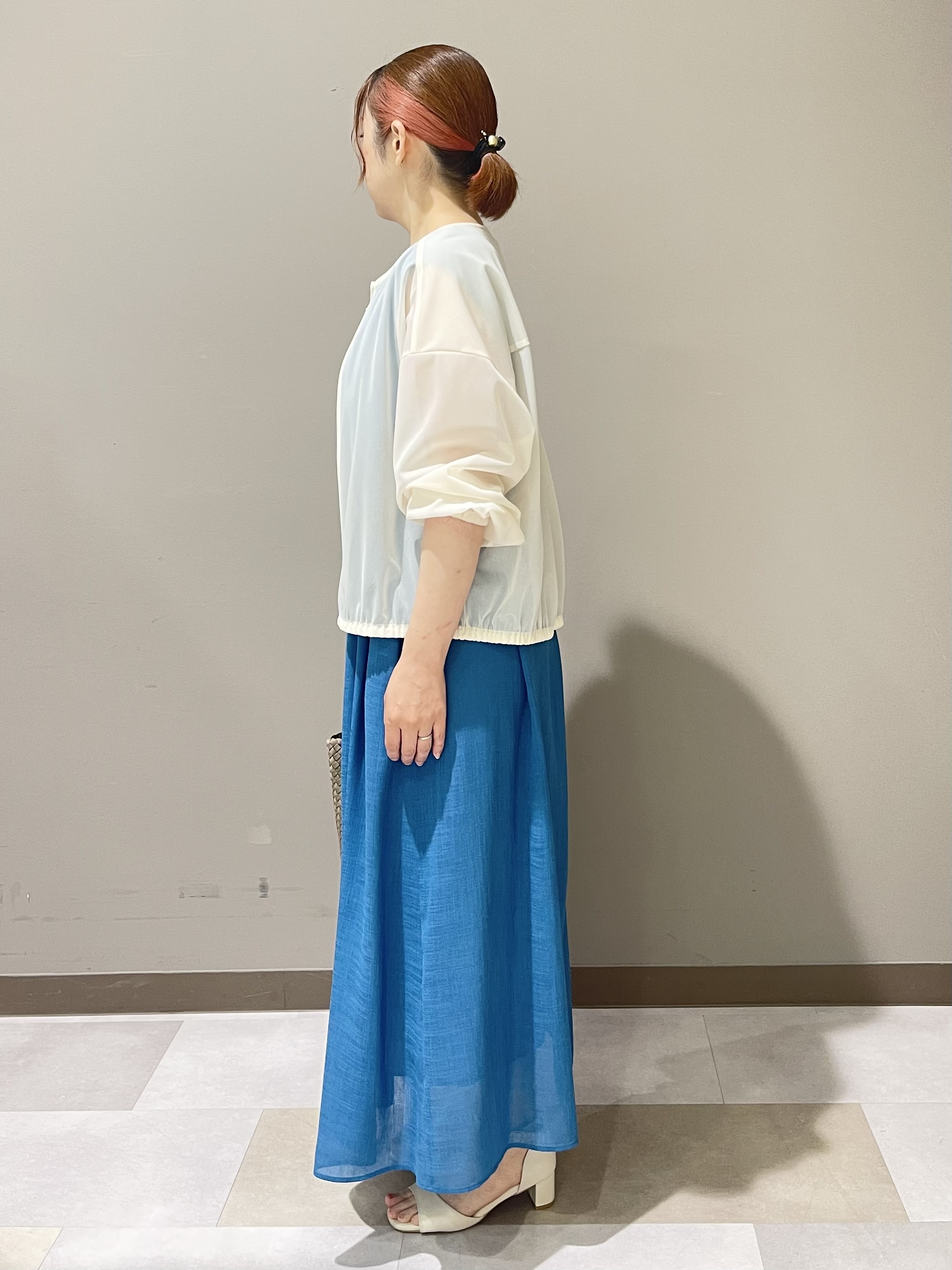 Tomoさんの「UNTITLED｜【秋映え/ジレとしても〇】シアーVネックワンピース」を使ったコーディネート