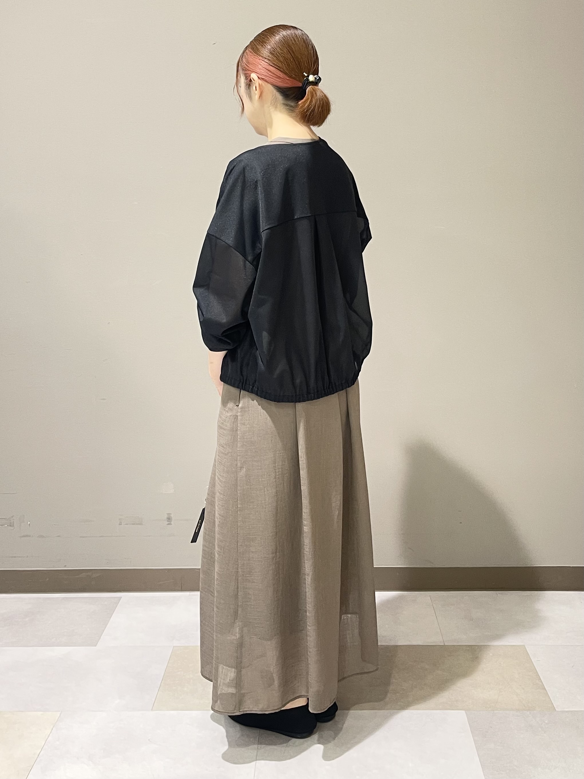 Tomoさんの「UNTITLED｜【秋映え/ジレとしても〇】シアーVネックワンピース」を使ったコーディネート