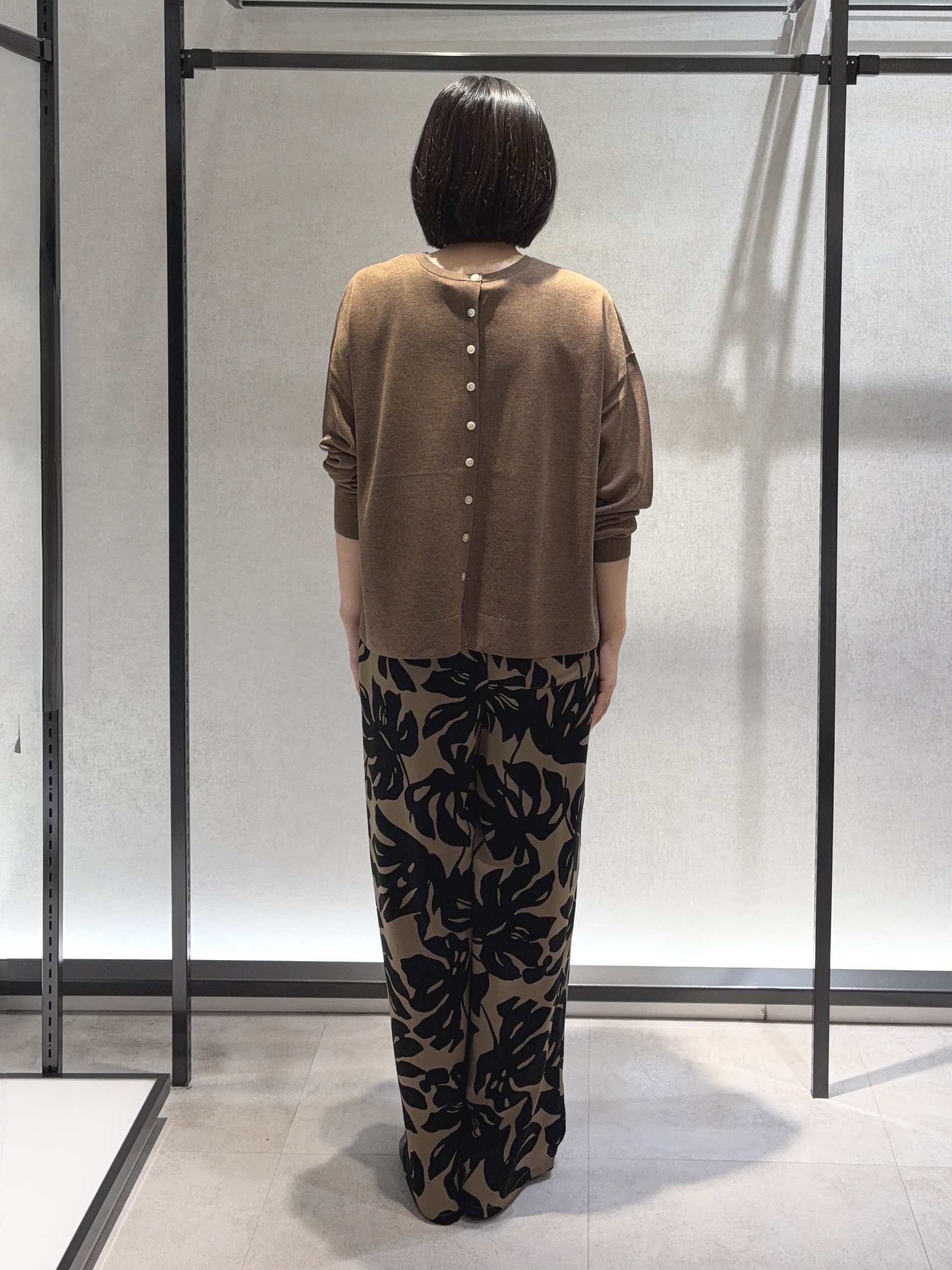 わたなべさんの「UNTITLED｜【アンサンブル可/秋羽織り/シアー】前後2WAYカーディガン」を使ったコーディネート