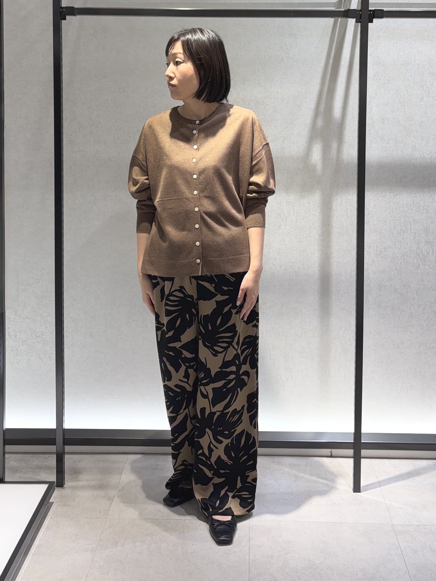 わたなべさんの「UNTITLED｜【アンサンブル可/秋羽織り/シアー】前後2WAYカーディガン」を使ったコーディネート