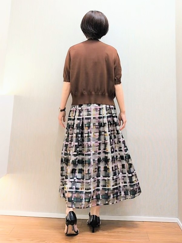ミズタさんの「UNTITLED｜【すっきり秋羽織り/前開きボタン】ドライタッチ5分袖カーディガン」を使ったコーディネート