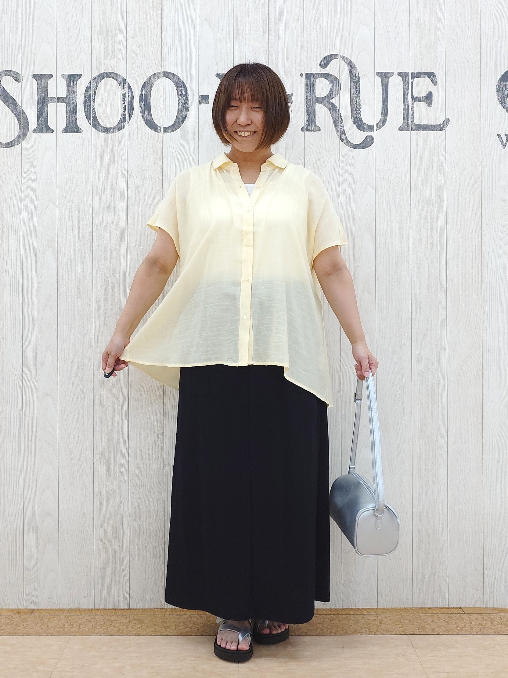 とろろさんの「SHOO･LA･RUE｜【UV/洗濯機可】ほんのりシアーで上品な バックギャザーブラウス」を使ったコーディネート