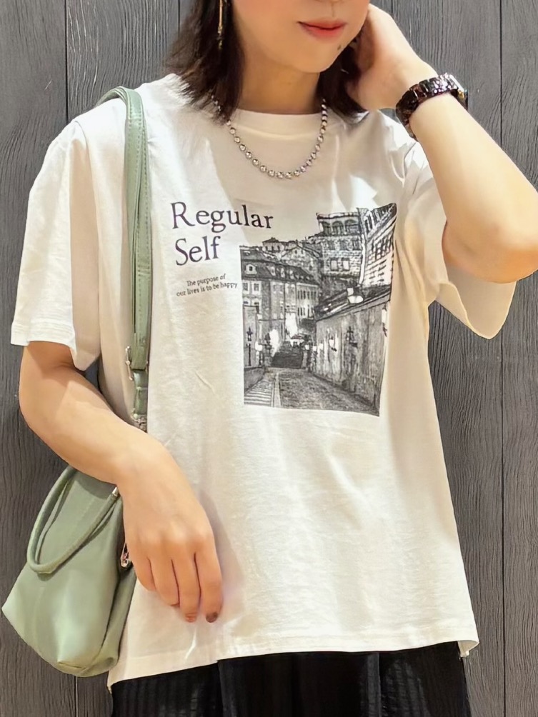 meiさんの「SHOO･LA･RUE｜【S-LL/洗濯機可】大人のベーシックカラープリントTシャツ」を使ったコーディネート