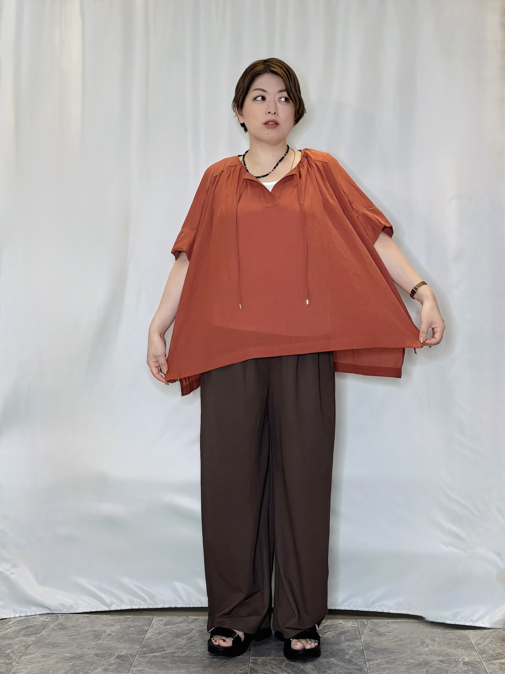 たみさんの「SHOO･LA･RUE｜【2点セット/洗濯機可】大人の抜け感 インせず決まるリボン付きブラウス＆タンクトップ」を使ったコーディネート