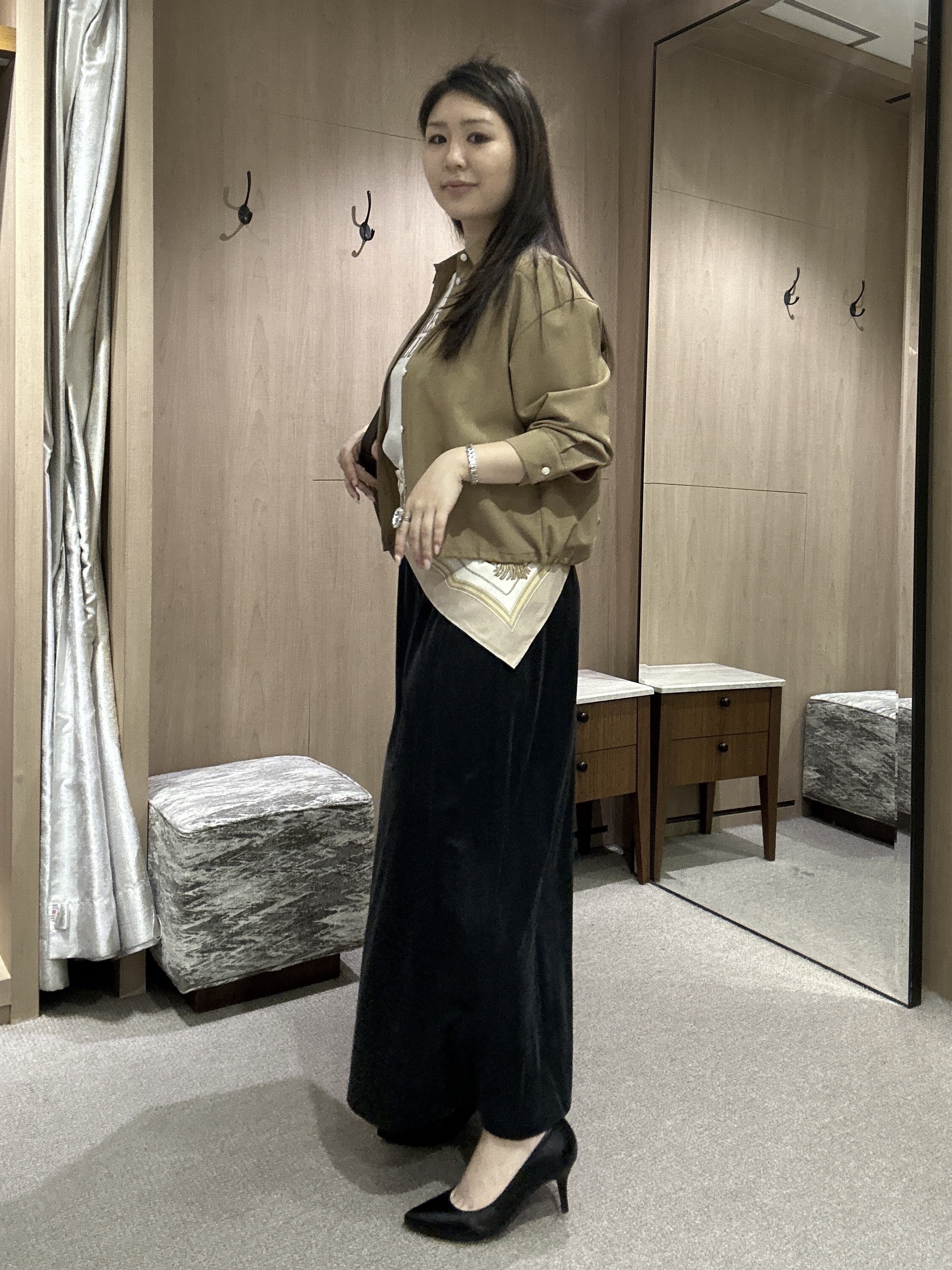 YURIさんの「UNTITLED｜【秋羽織り/セットアップ可/UVカット】エアリークールドロストシャツ」を使ったコーディネート