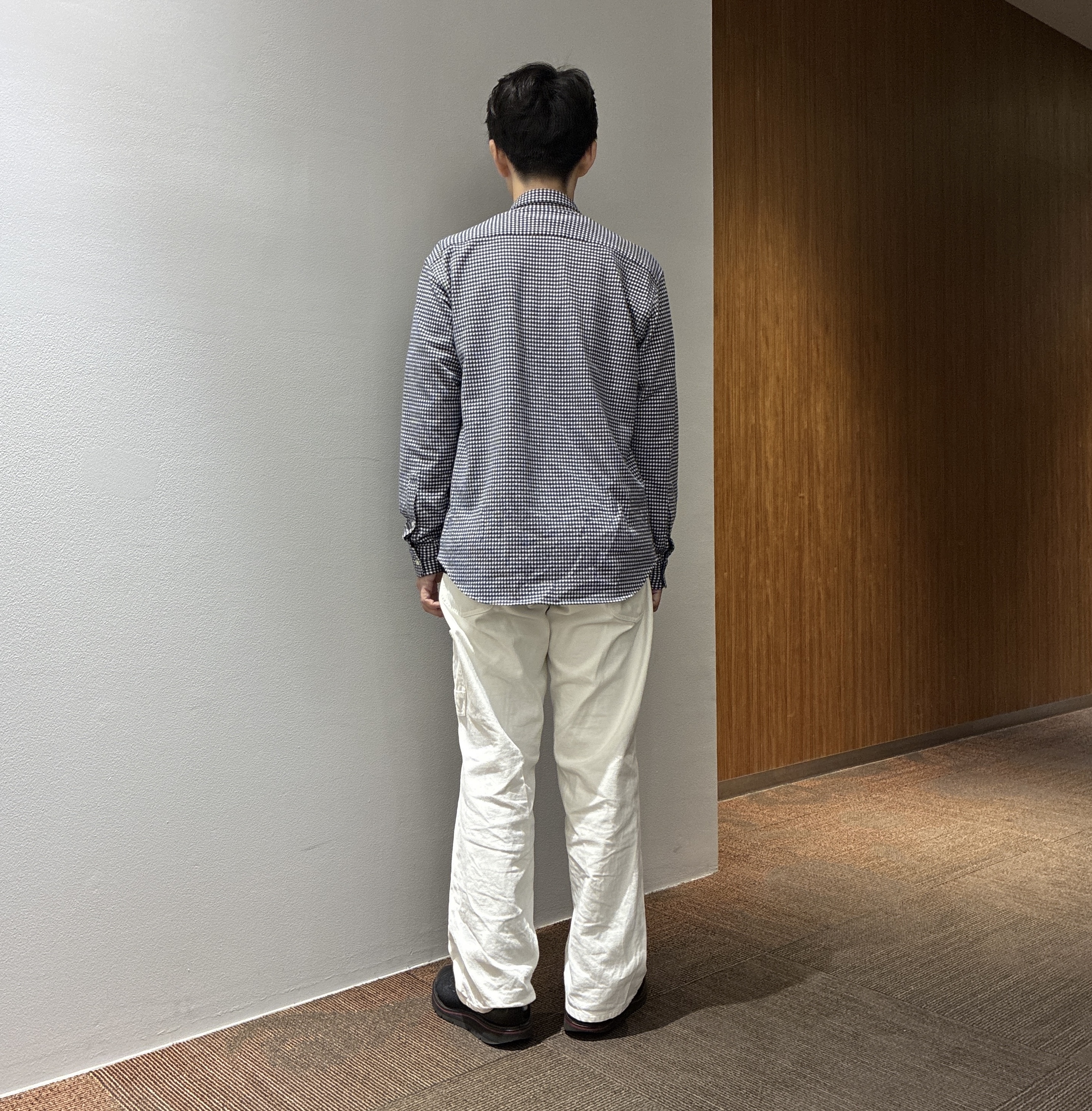 わいずみさんの「TAKEO KIKUCHI｜【抗菌防臭/シーズンレス】シアサッカーギンガムチェック ストレッチシャツ」を使ったコーディネート