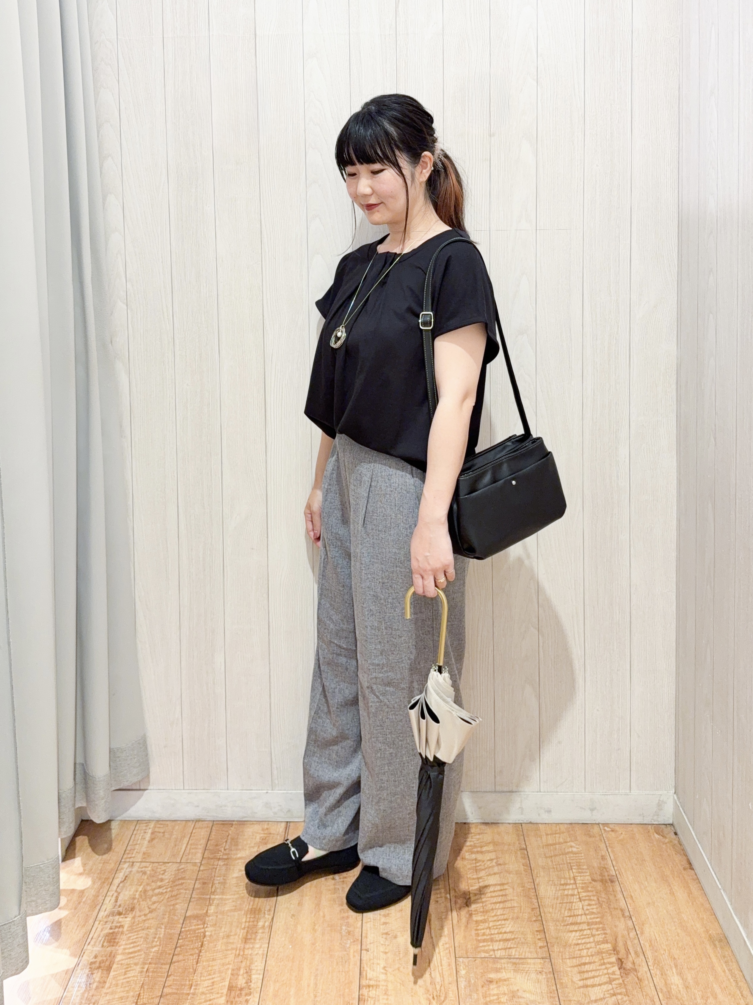 愛さんの「SHOO･LA･RUE｜【前後2WAY/S-LL/洗濯機可】楽に着られて好印象 やわらかトップス」を使ったコーディネート