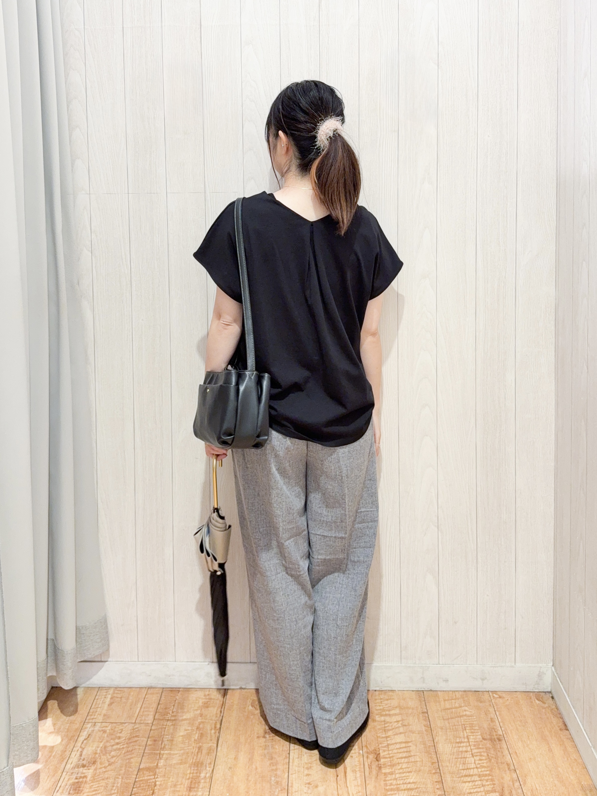 愛さんの「SHOO･LA･RUE｜【前後2WAY/S-LL/洗濯機可】楽に着られて好印象 やわらかトップス」を使ったコーディネート