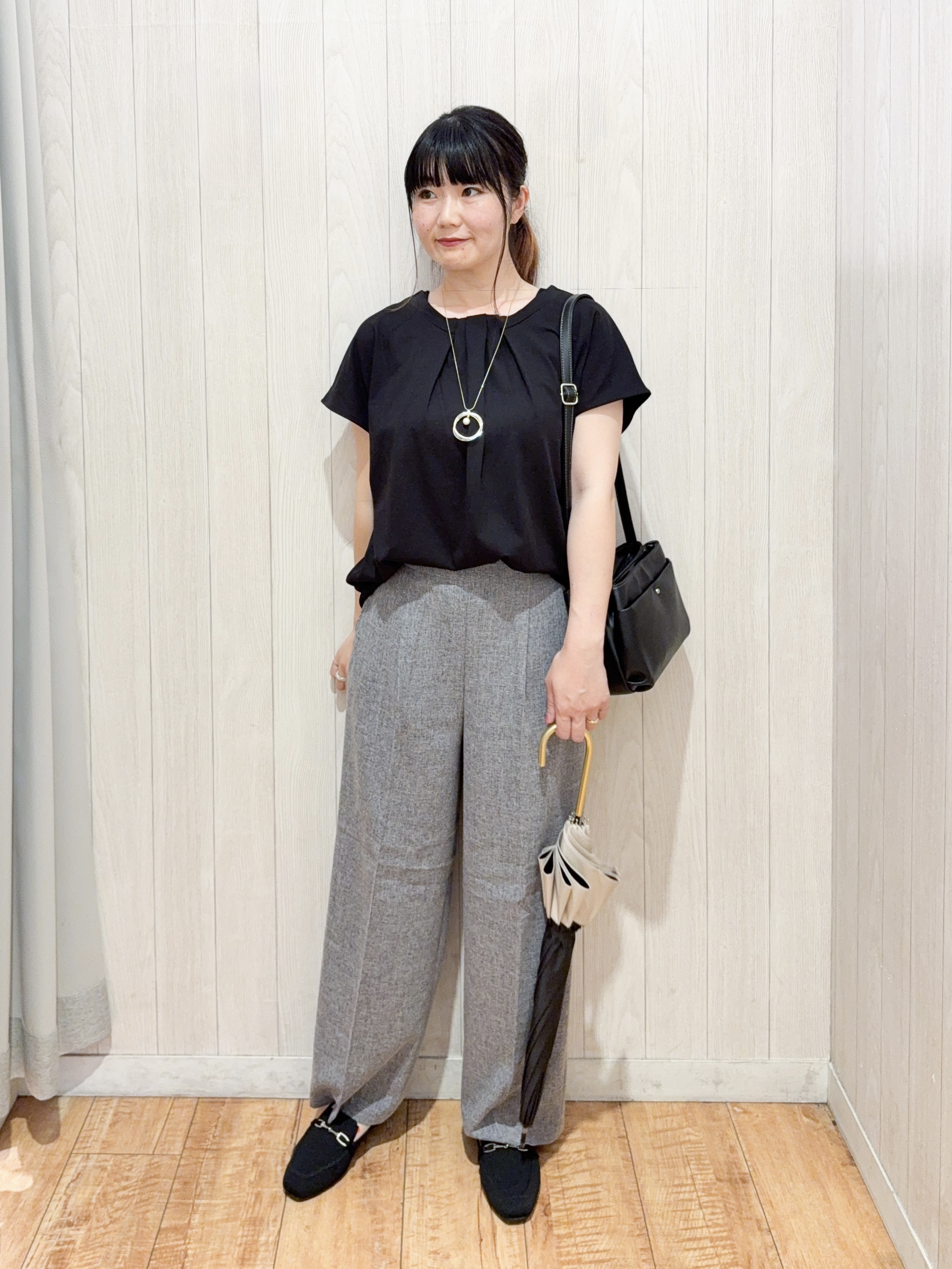 愛さんの「SHOO･LA･RUE｜【前後2WAY/S-LL/洗濯機可】楽に着られて好印象 やわらかトップス」を使ったコーディネート