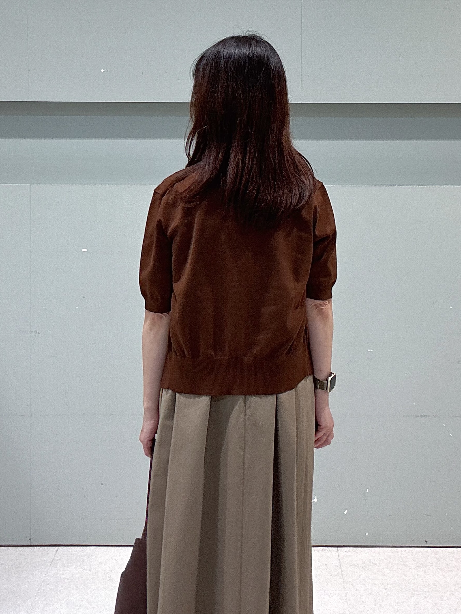 makiさんの「UNTITLED｜【すっきり秋羽織り/前開きボタン】ドライタッチ5分袖カーディガン」を使ったコーディネート