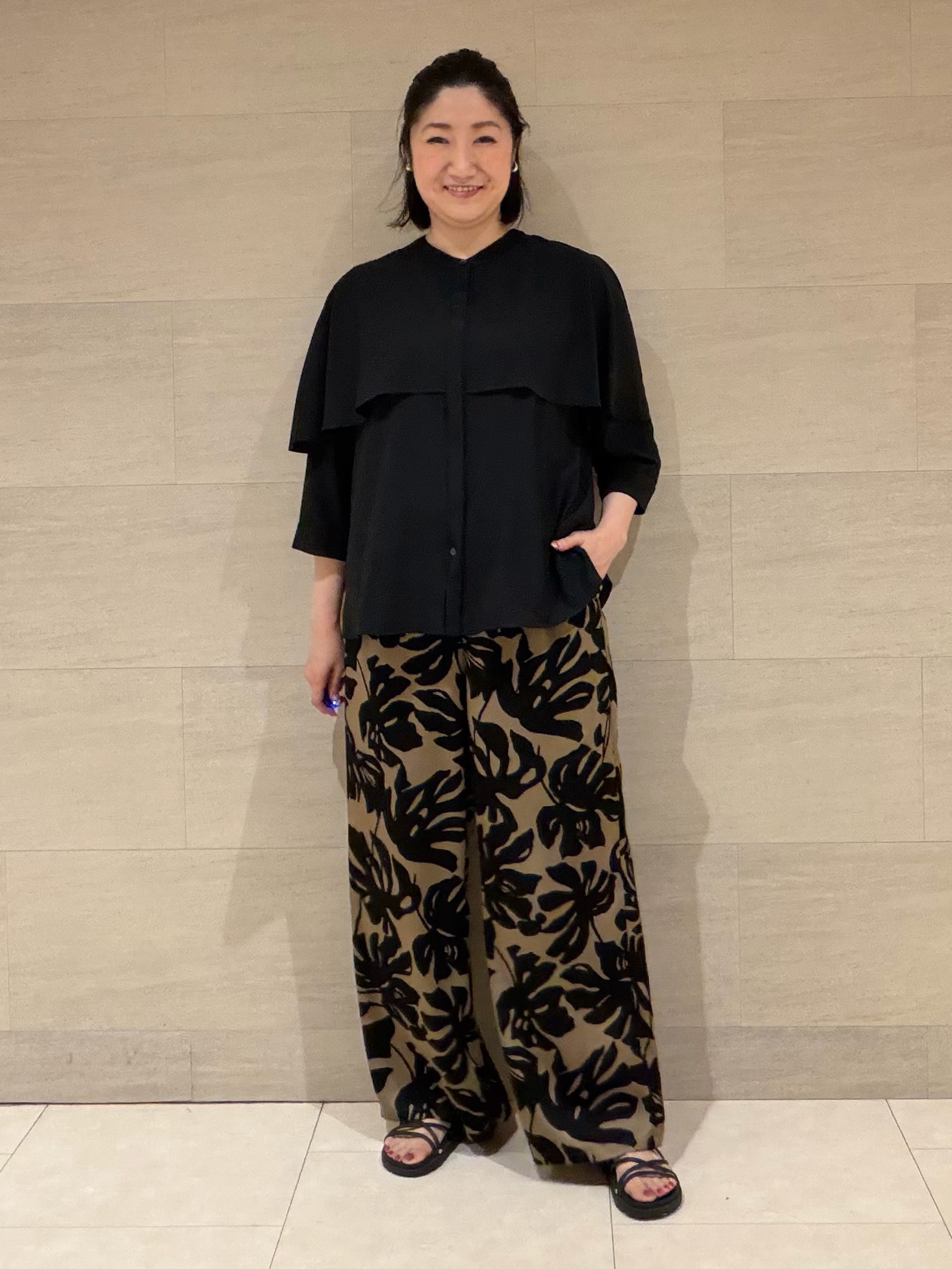 TOMOMIさんの「UNTITLED｜【アンサンブル可/秋羽織り/シアー】前後2WAYカーディガン」を使ったコーディネート