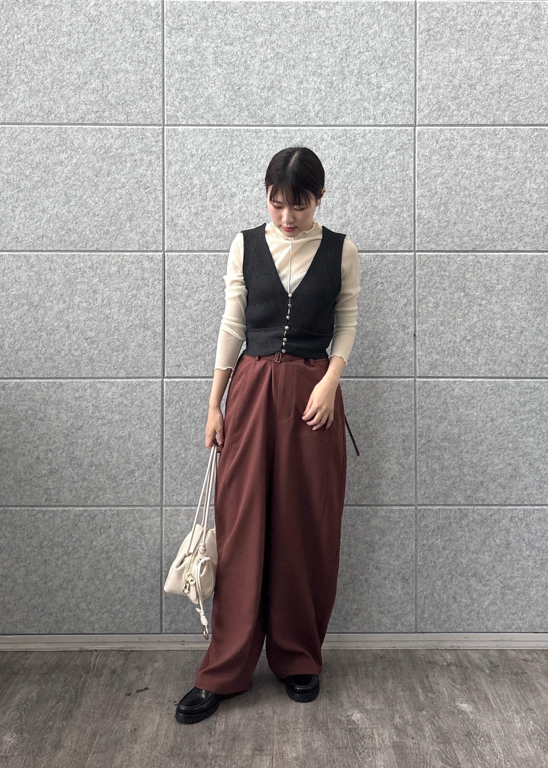 Renoさんの「INDIVI｜シアーラメハイネックカットソー」を使ったコーディネート