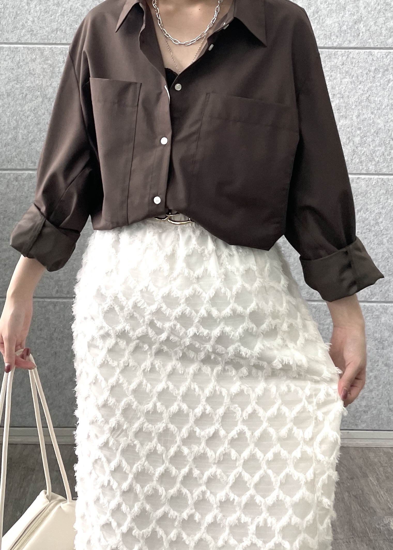 Renoさんの「INDIVI｜タイムレスフォルムシャツ【LIVE紹介／上枝みどりさん着用】」を使ったコーディネート