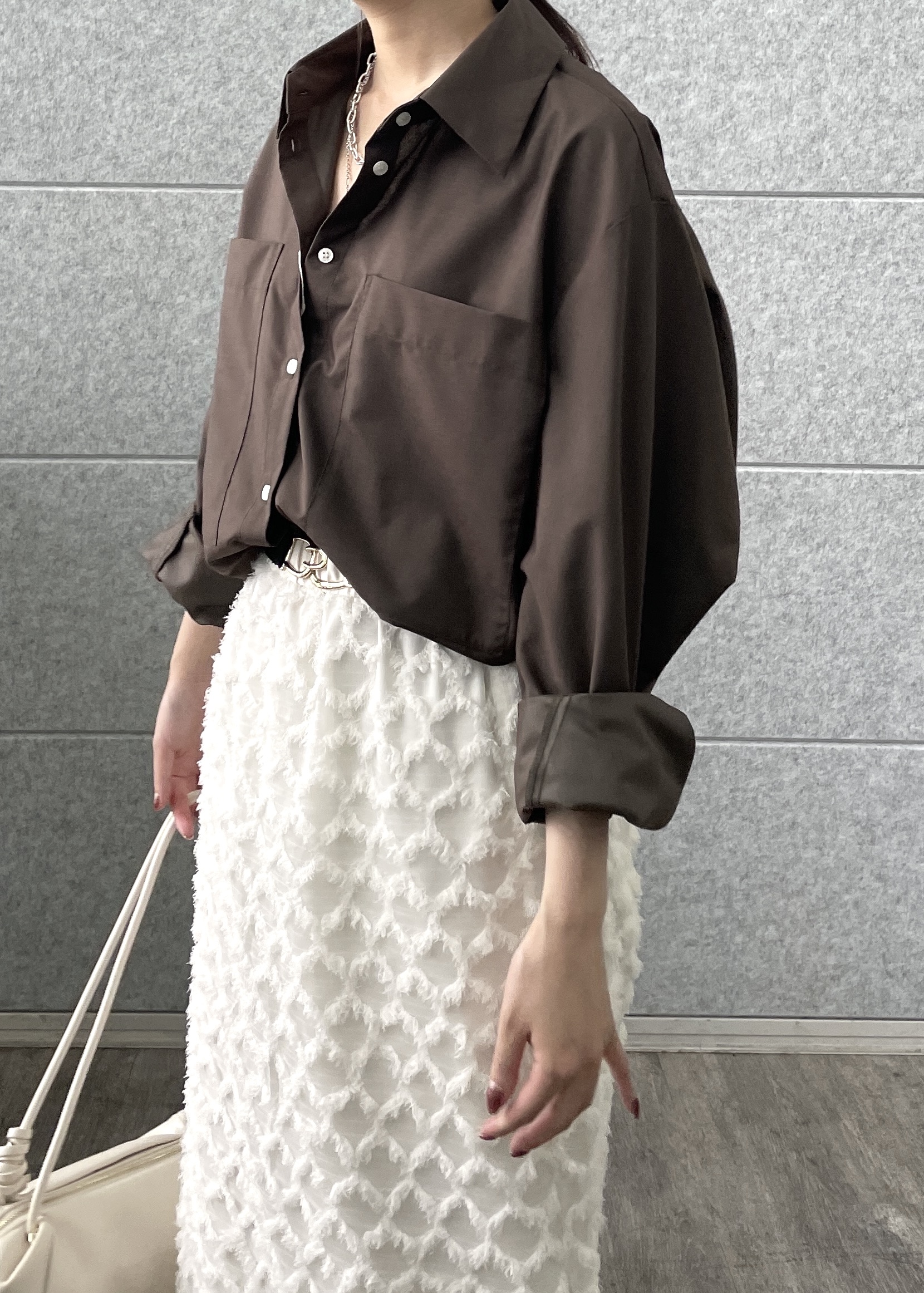 Renoさんの「INDIVI｜タイムレスフォルムシャツ【LIVE紹介／上枝みどりさん着用】」を使ったコーディネート