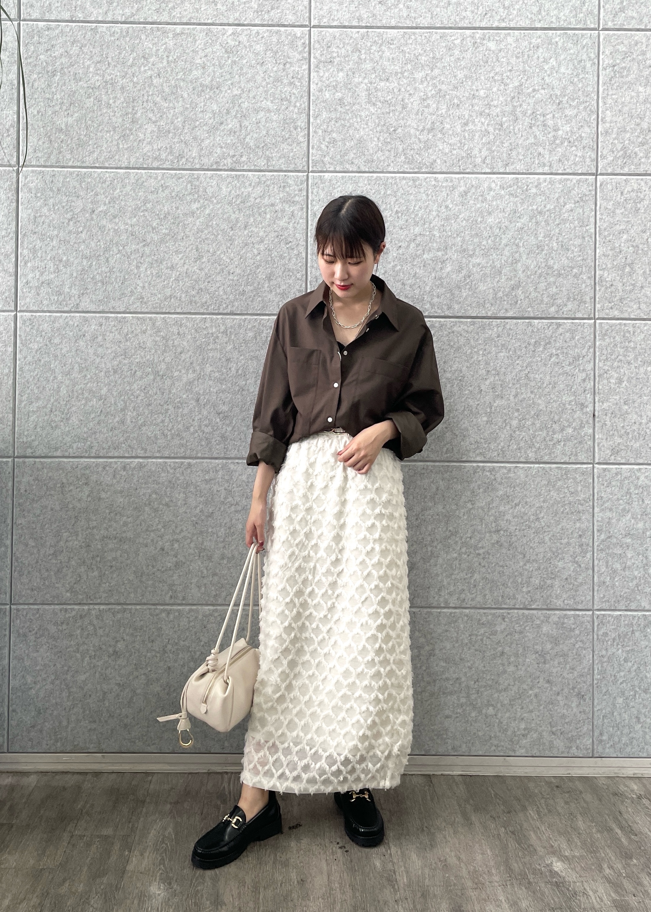Renoさんの「INDIVI｜タイムレスフォルムシャツ【LIVE紹介／上枝みどりさん着用】」を使ったコーディネート