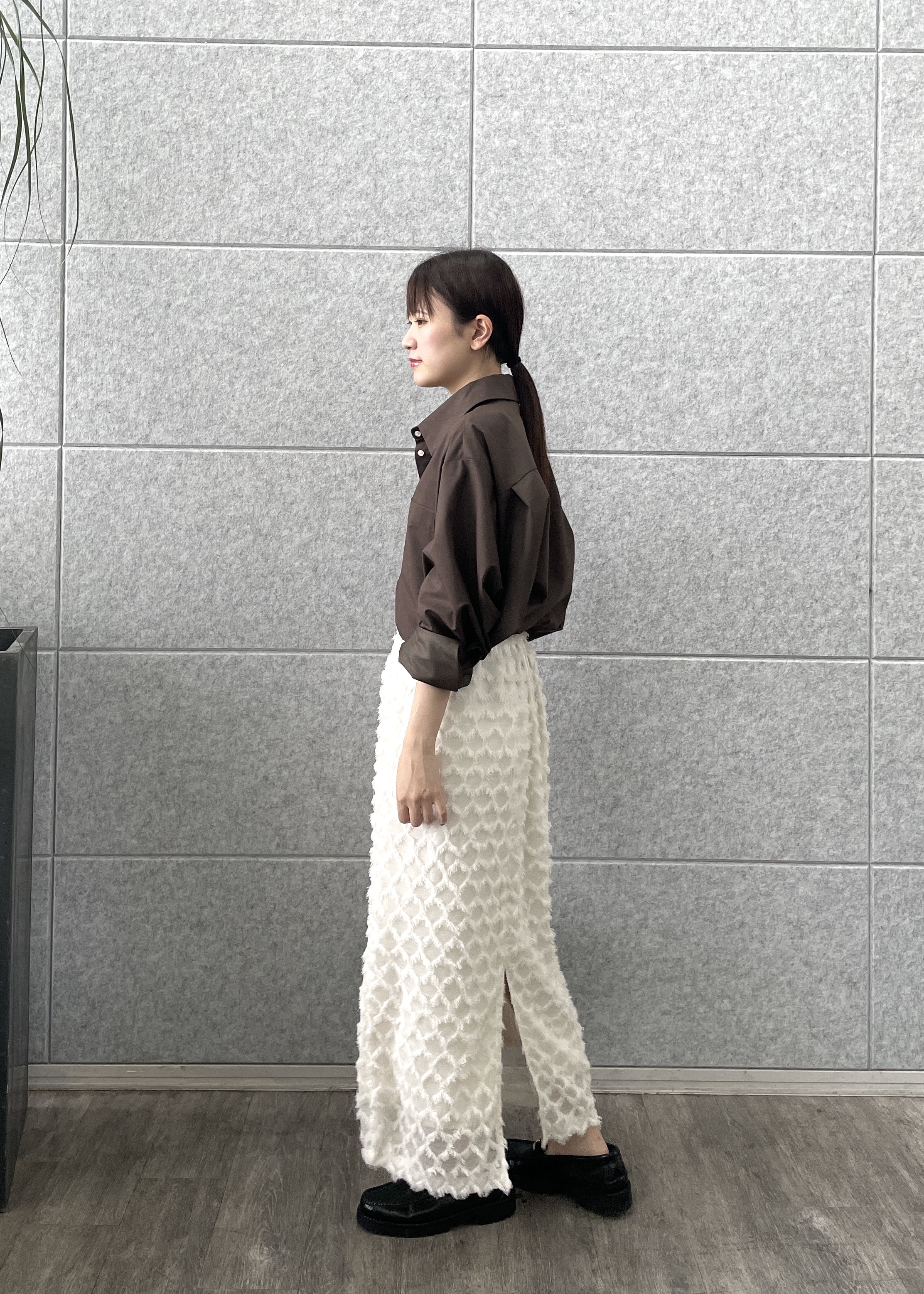 Renoさんの「INDIVI｜タイムレスフォルムシャツ【LIVE紹介／上枝みどりさん着用】」を使ったコーディネート