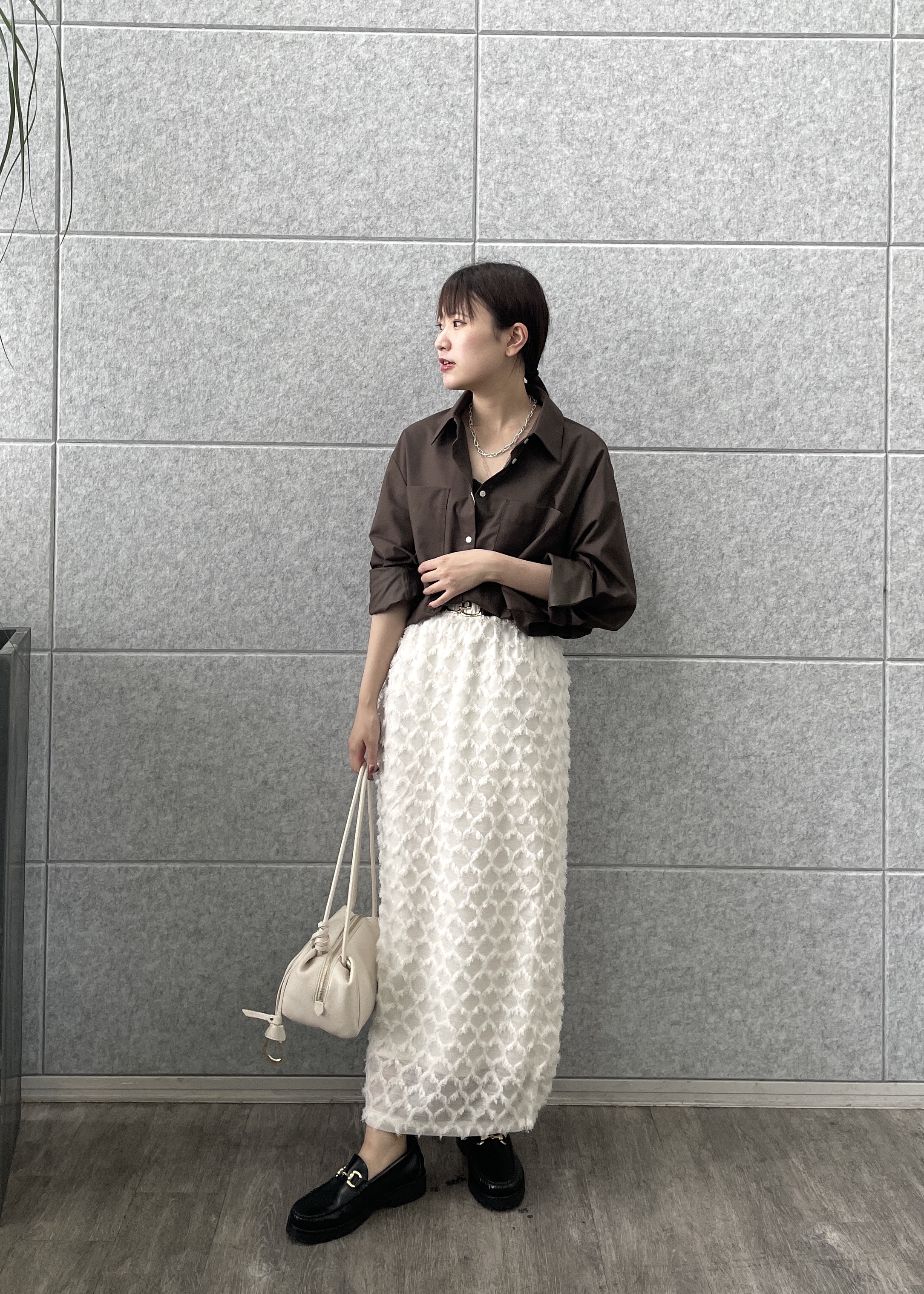Renoさんの「INDIVI｜タイムレスフォルムシャツ【LIVE紹介／上枝みどりさん着用】」を使ったコーディネート