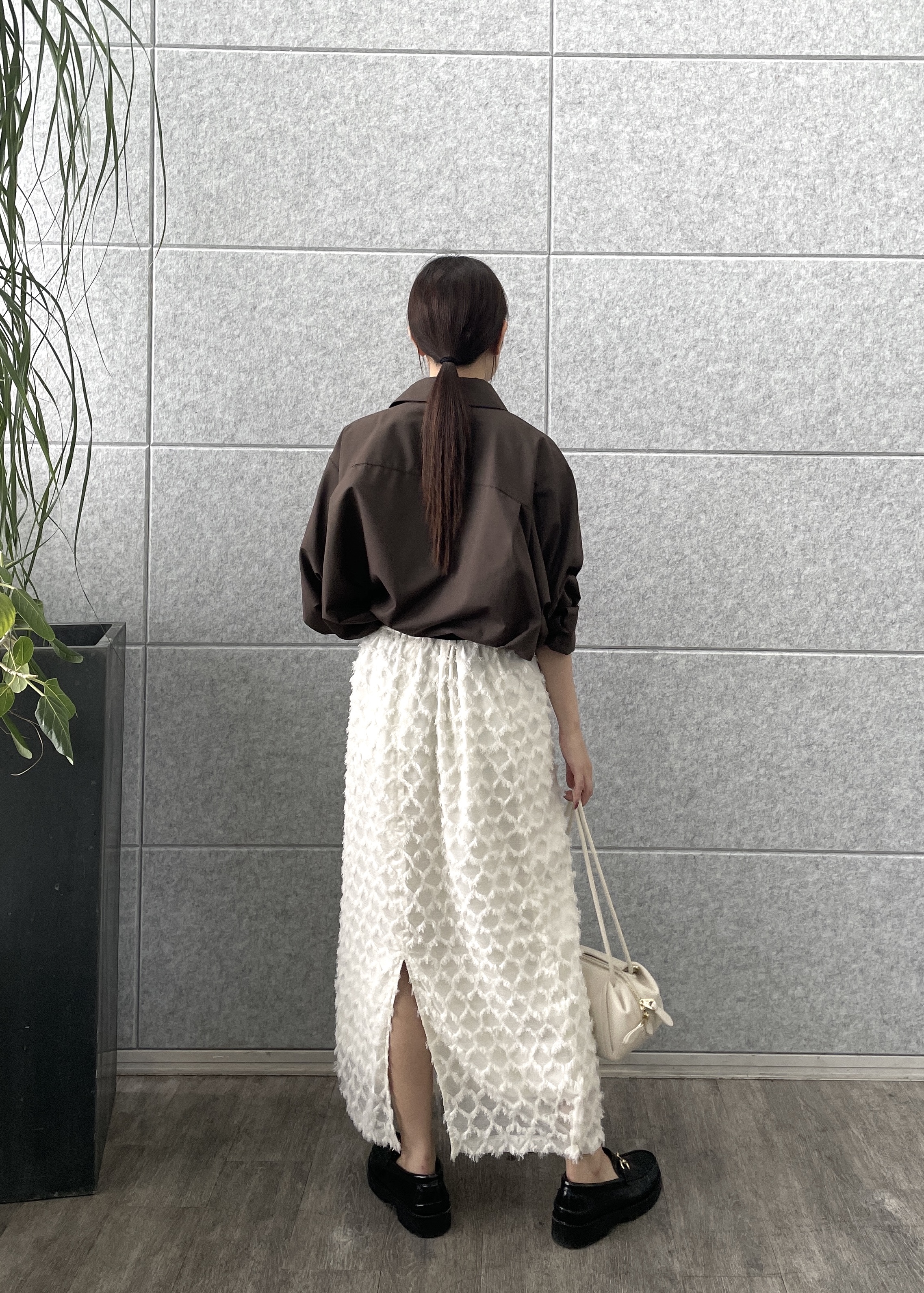 Renoさんの「INDIVI｜タイムレスフォルムシャツ【LIVE紹介／上枝みどりさん着用】」を使ったコーディネート