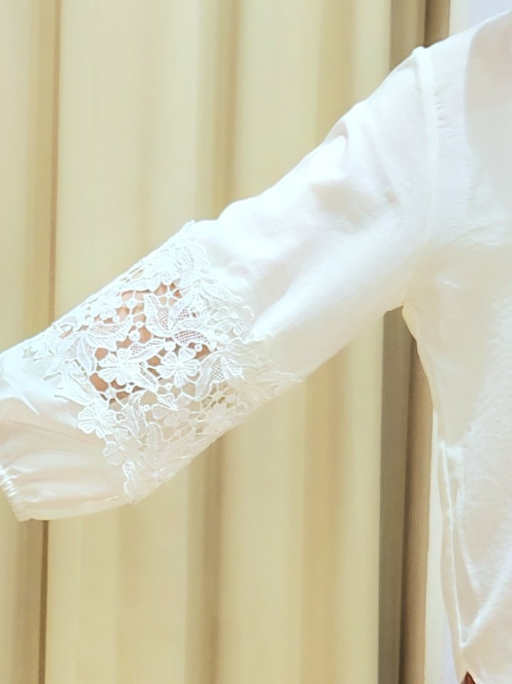 くまさんの「SHOO･LA･RUE｜【洗濯機可/S-LL/洗濯後しわになりにくい】刺繍レースで高見え インせず決まる主役ブラウス」を使ったコーディネート